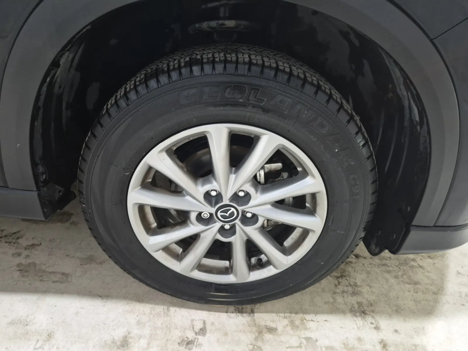 Right Front Wheel/Tire Photo