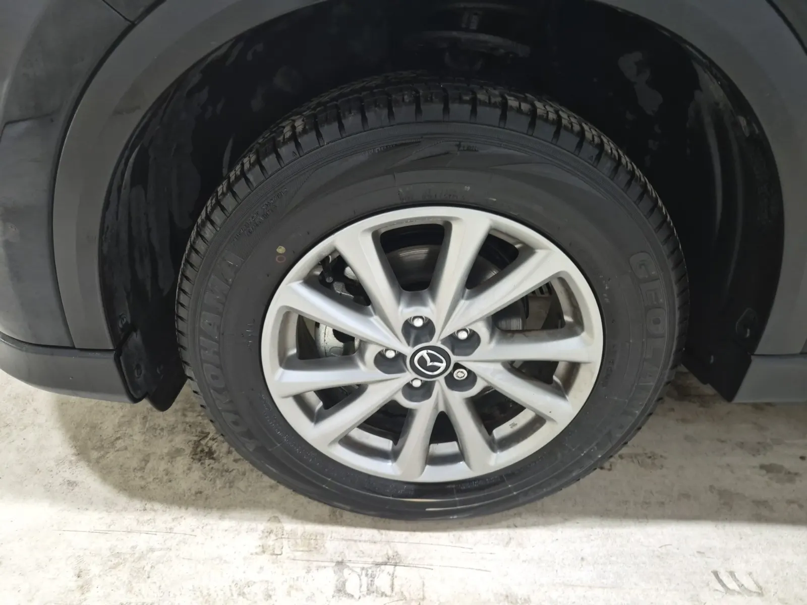 Front driver wheel/tire photo