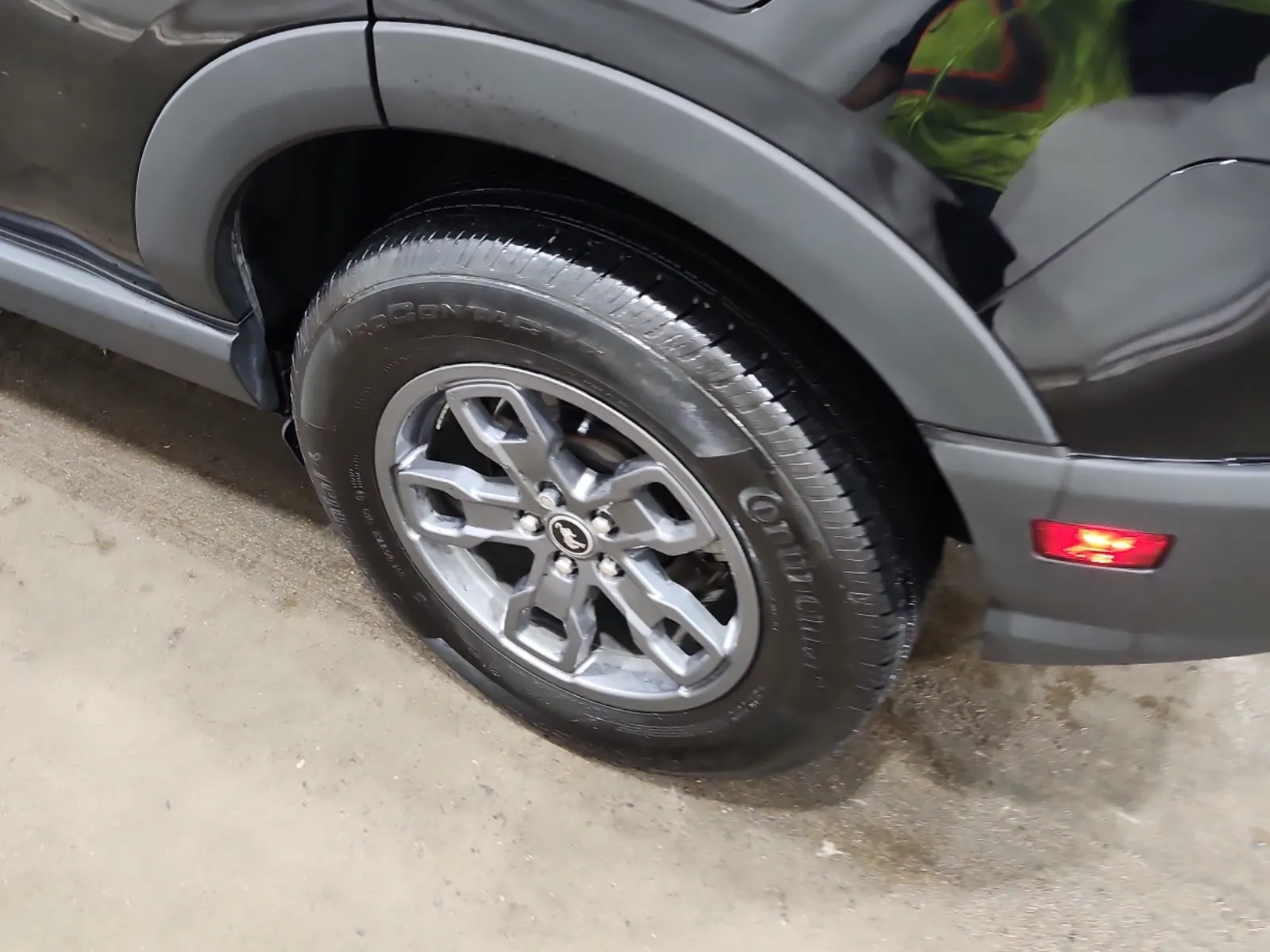 Left Rear Wheel/Tire Photo