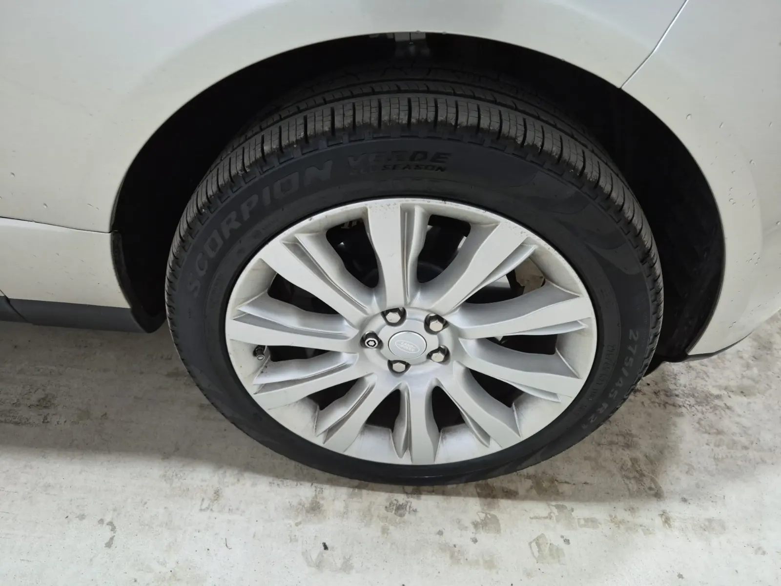Right Front Wheel/Tire Photo