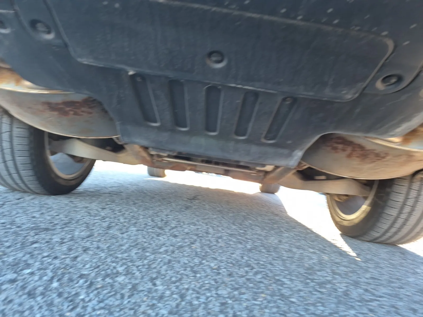 Undercarriage - Rear Photo