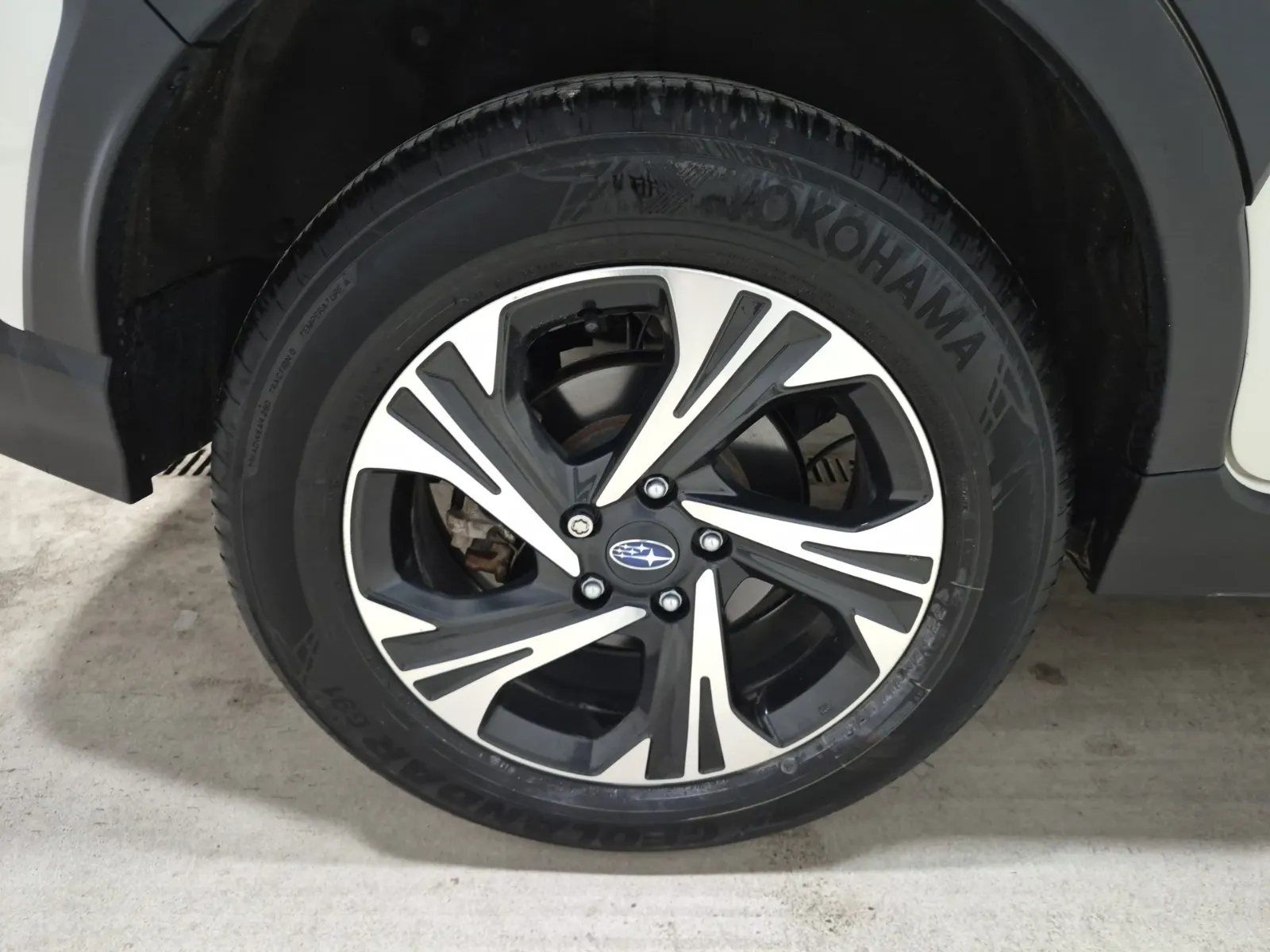 Right Rear Wheel/Tire Photo