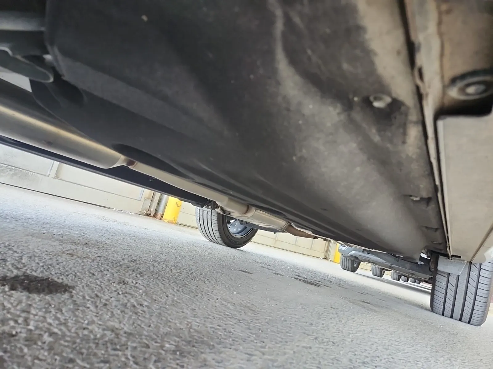 Undercarriage - Driver Photo