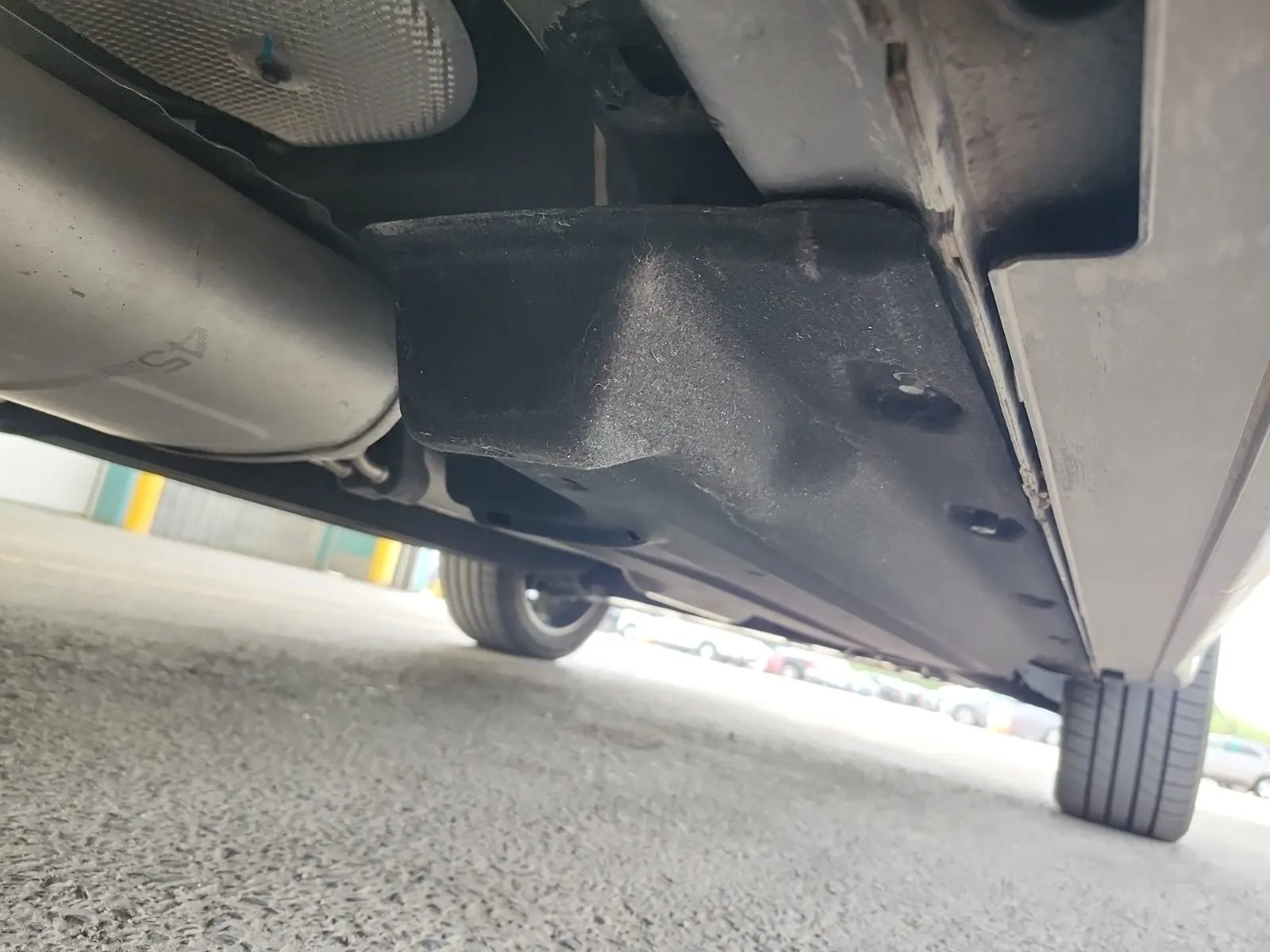 Undercarriage - Passenger Photo