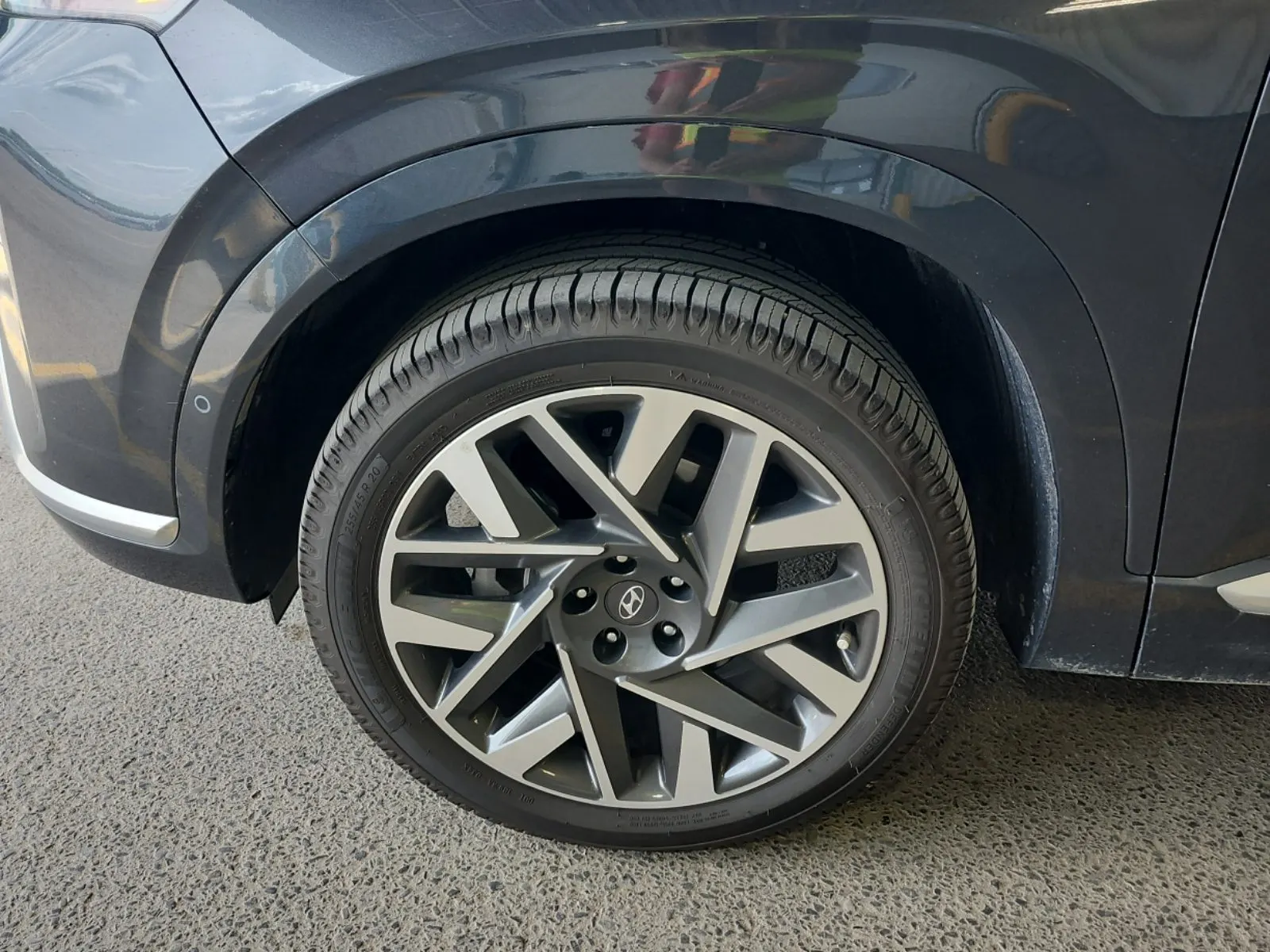 Front driver wheel/tire photo