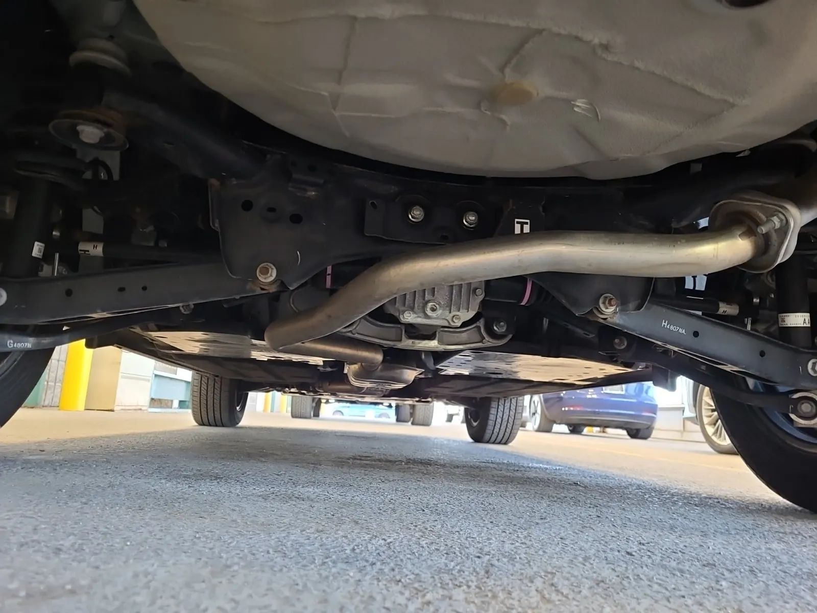 Undercarriage - Rear Photo