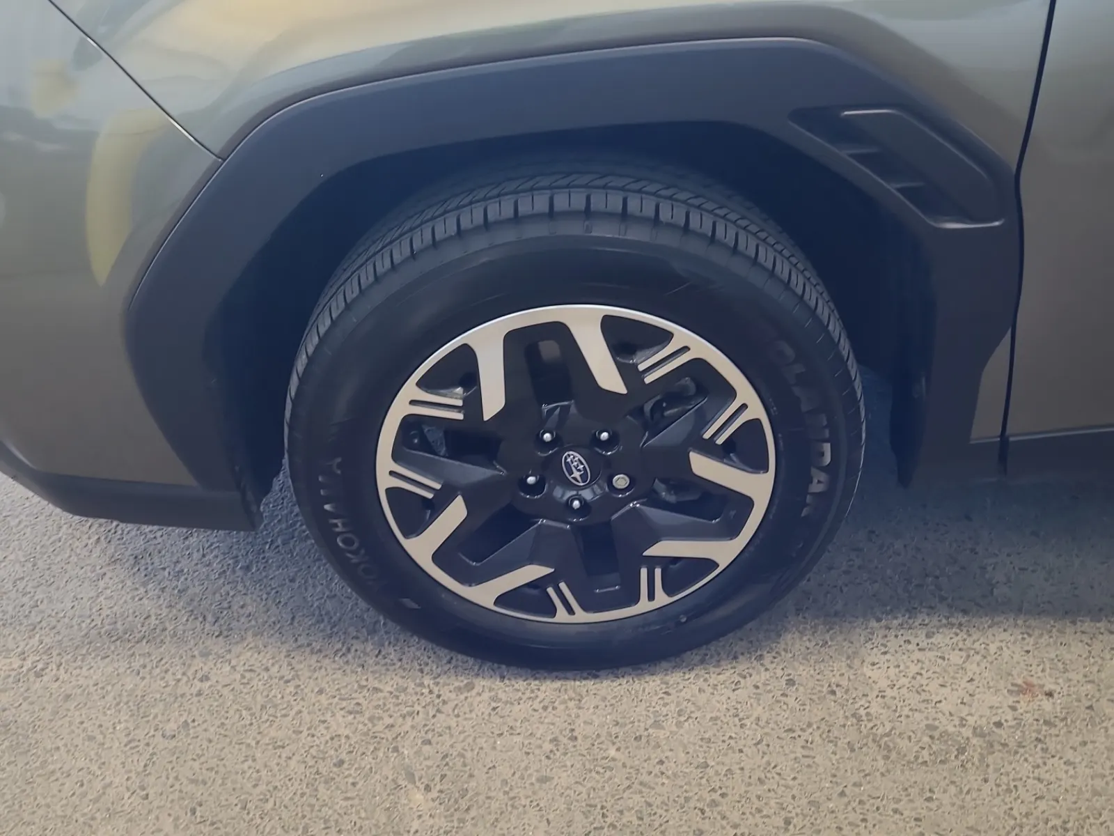 Front driver wheel/tire photo