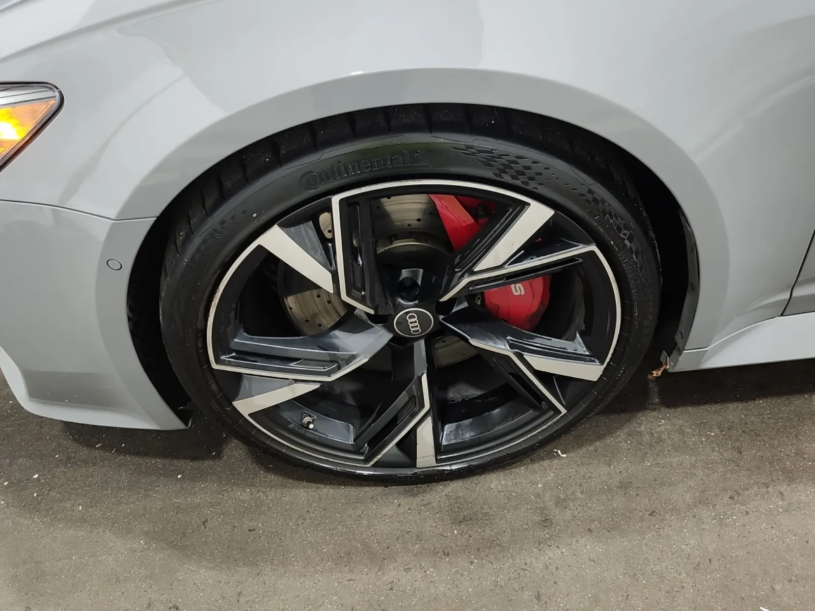 Front driver wheel/tire photo