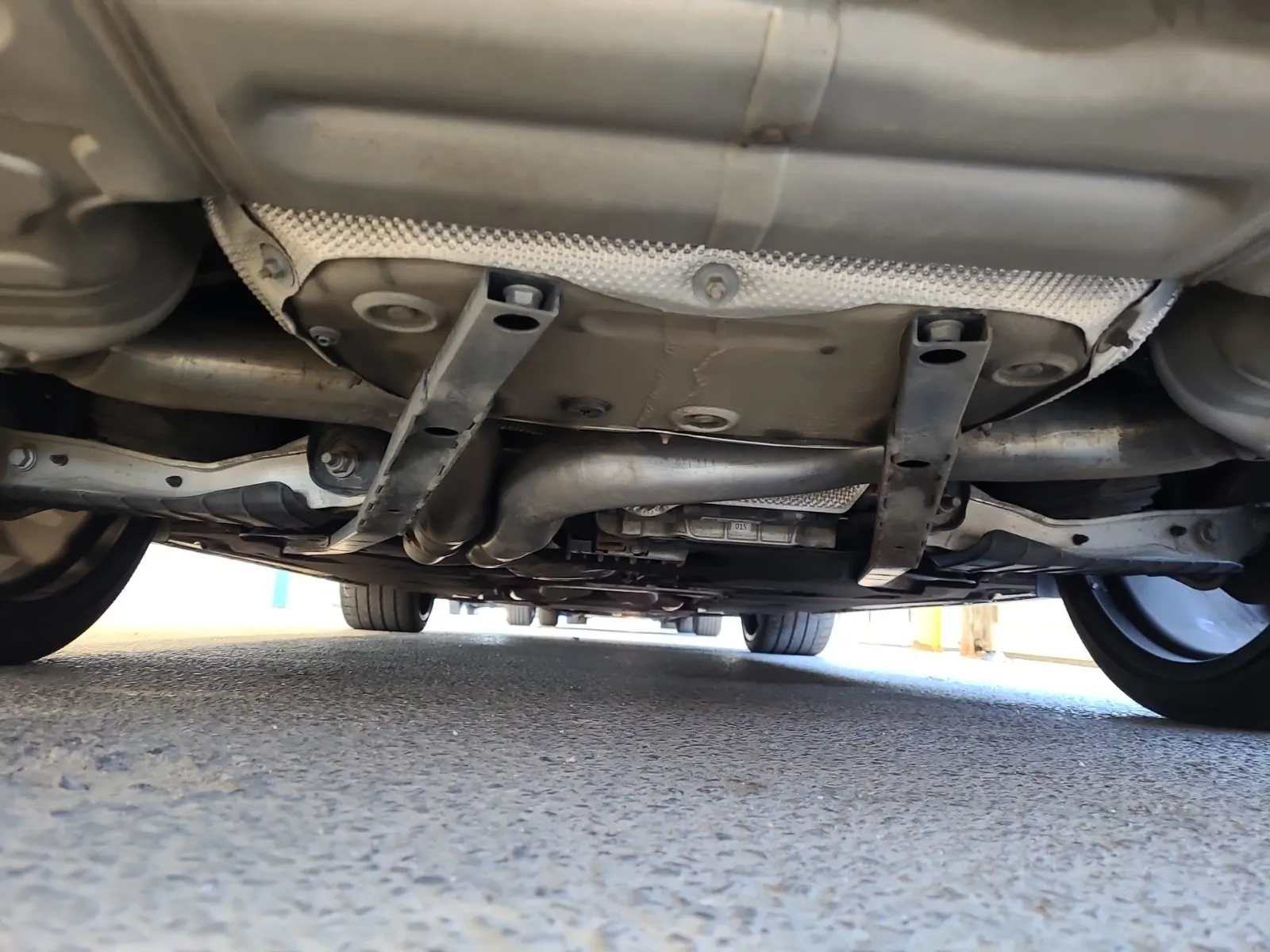 Undercarriage - Rear Photo