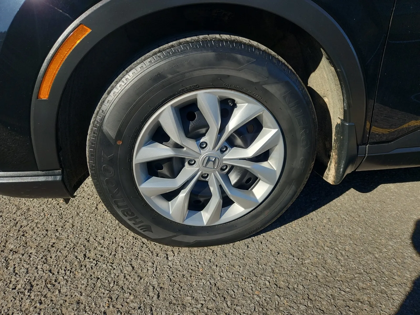 Front driver wheel/tire photo