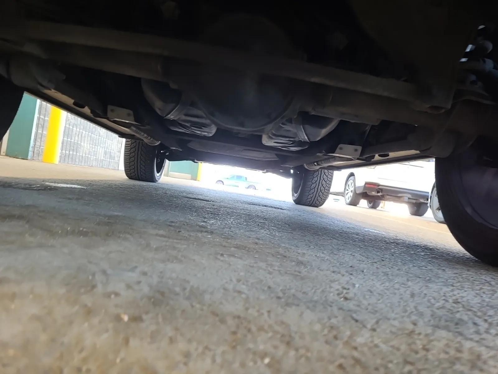 Undercarriage - Rear Photo