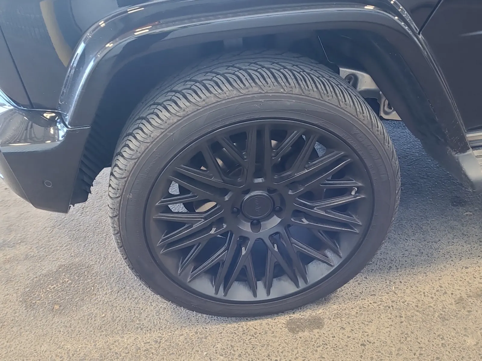 Front driver wheel/tire photo