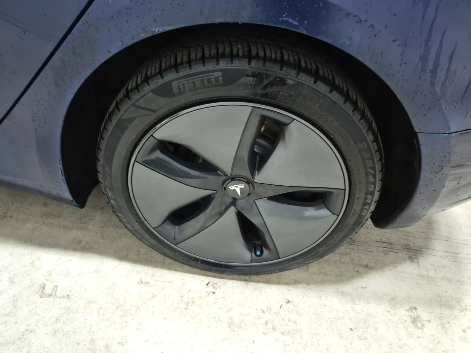 Left Rear Wheel/Tire Photo