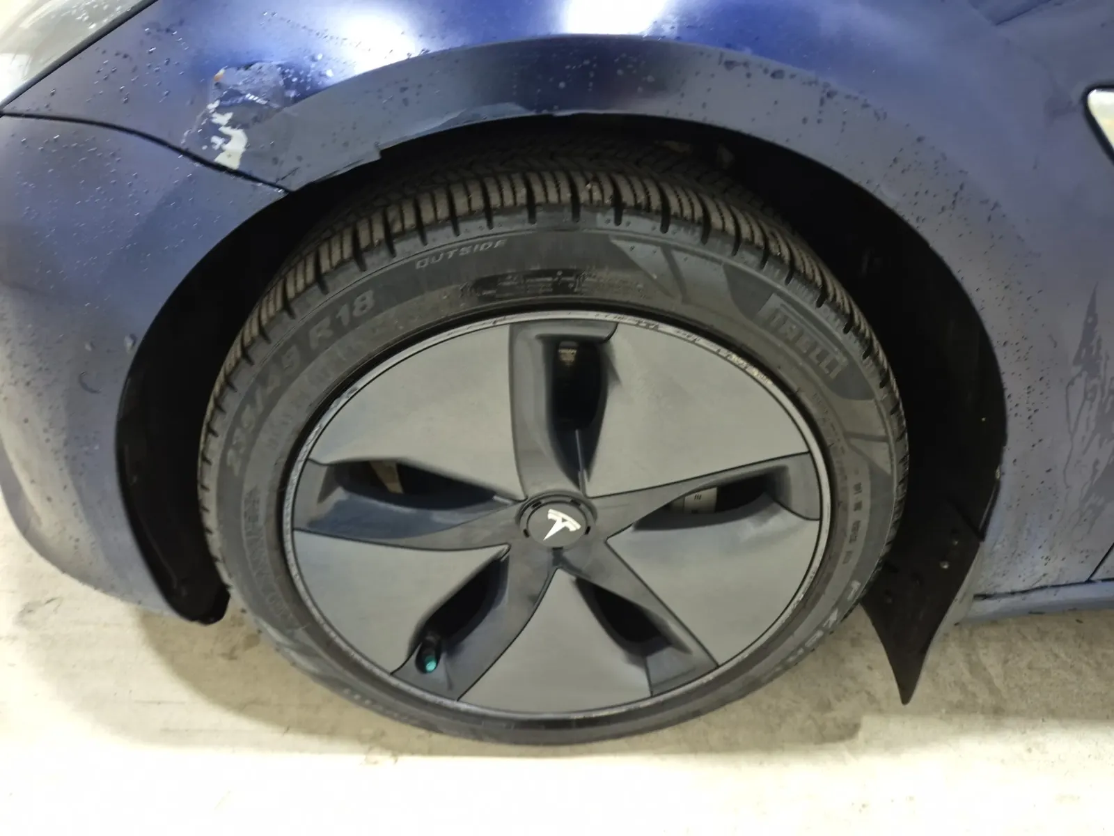 Front driver wheel/tire photo