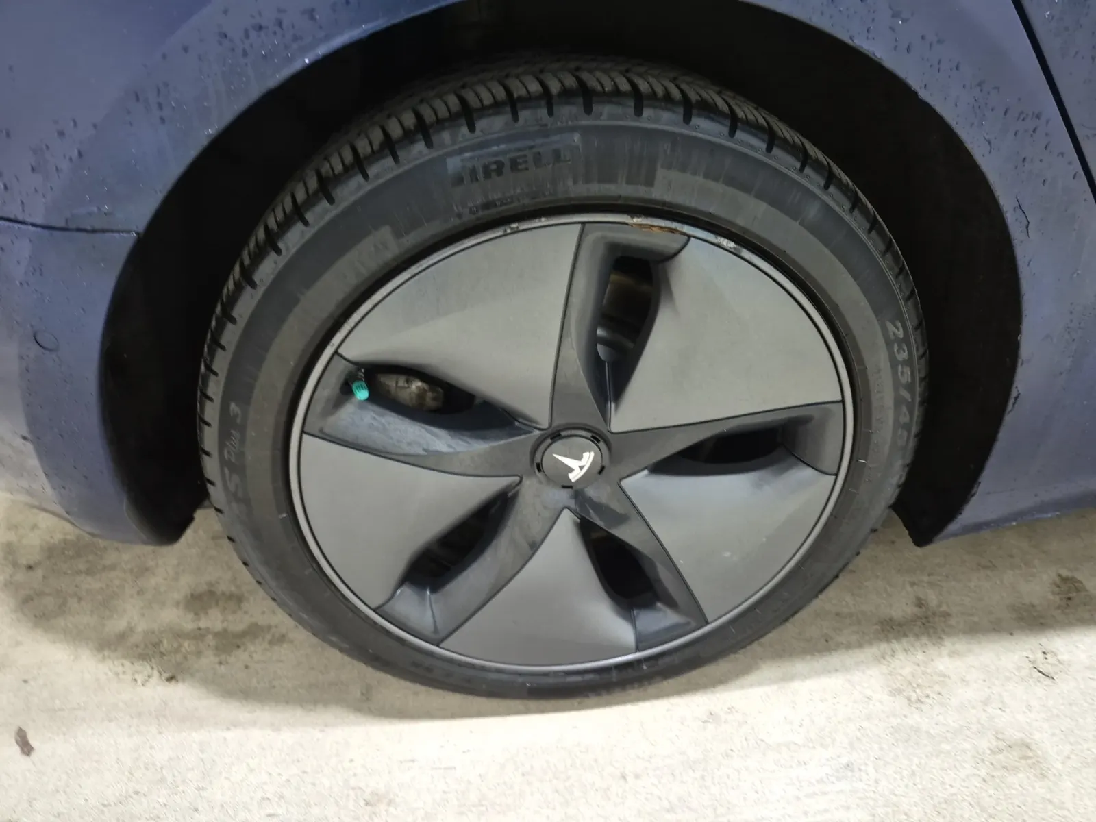 Right Rear Wheel/Tire Photo