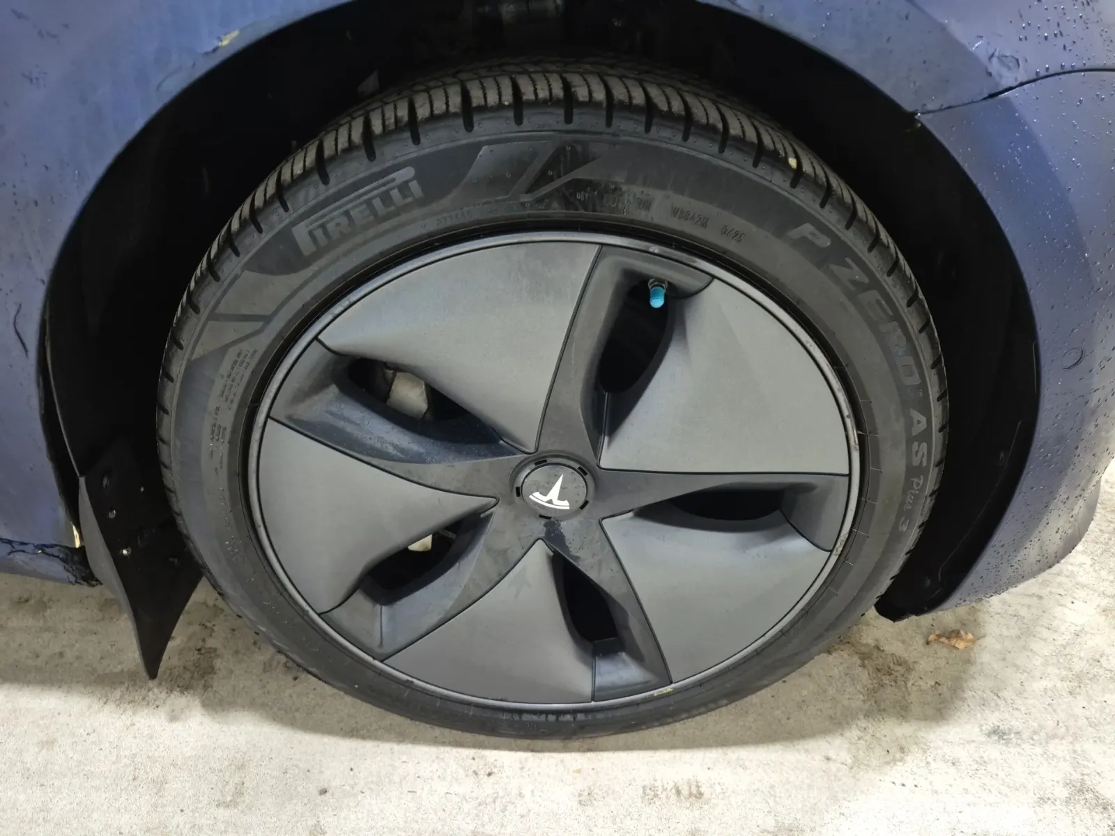 Right Front Wheel/Tire Photo