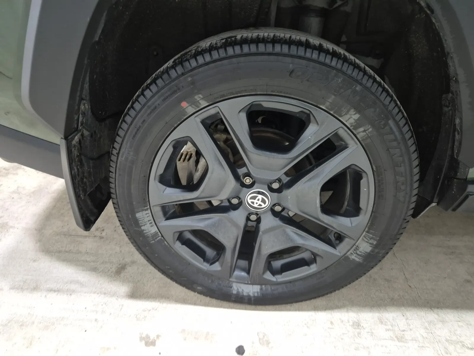 Right Rear Wheel/Tire Photo