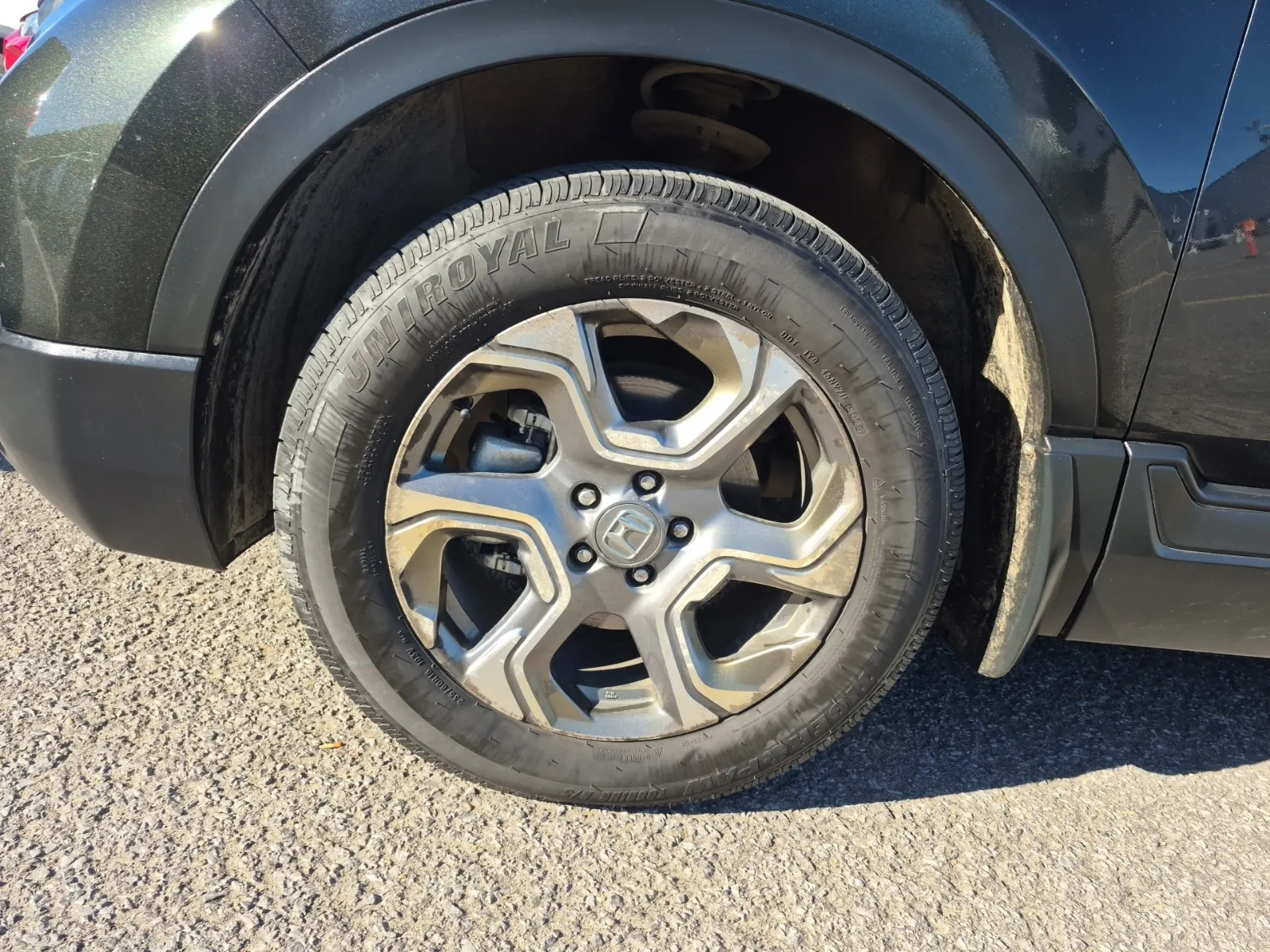 Front driver wheel/tire photo
