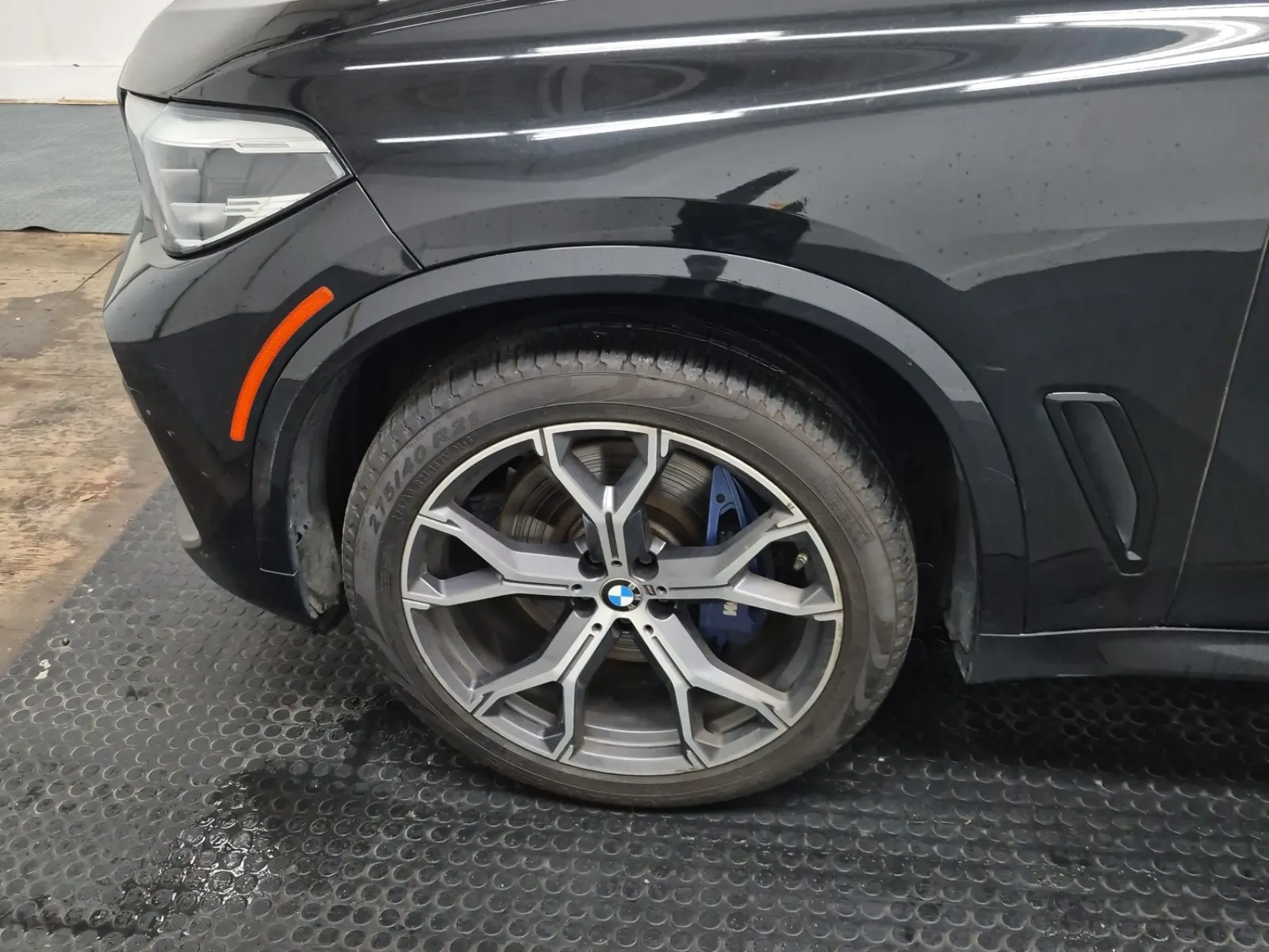 Front driver wheel/tire photo