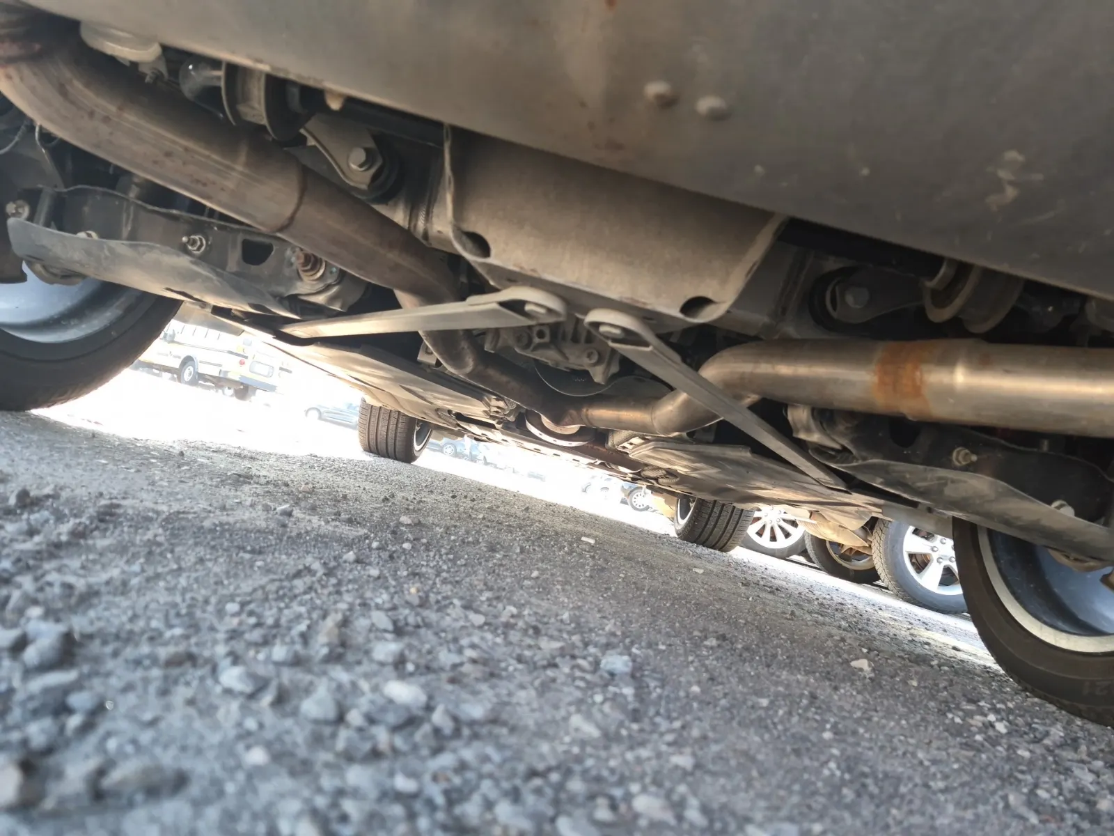 Undercarriage - Rear Photo