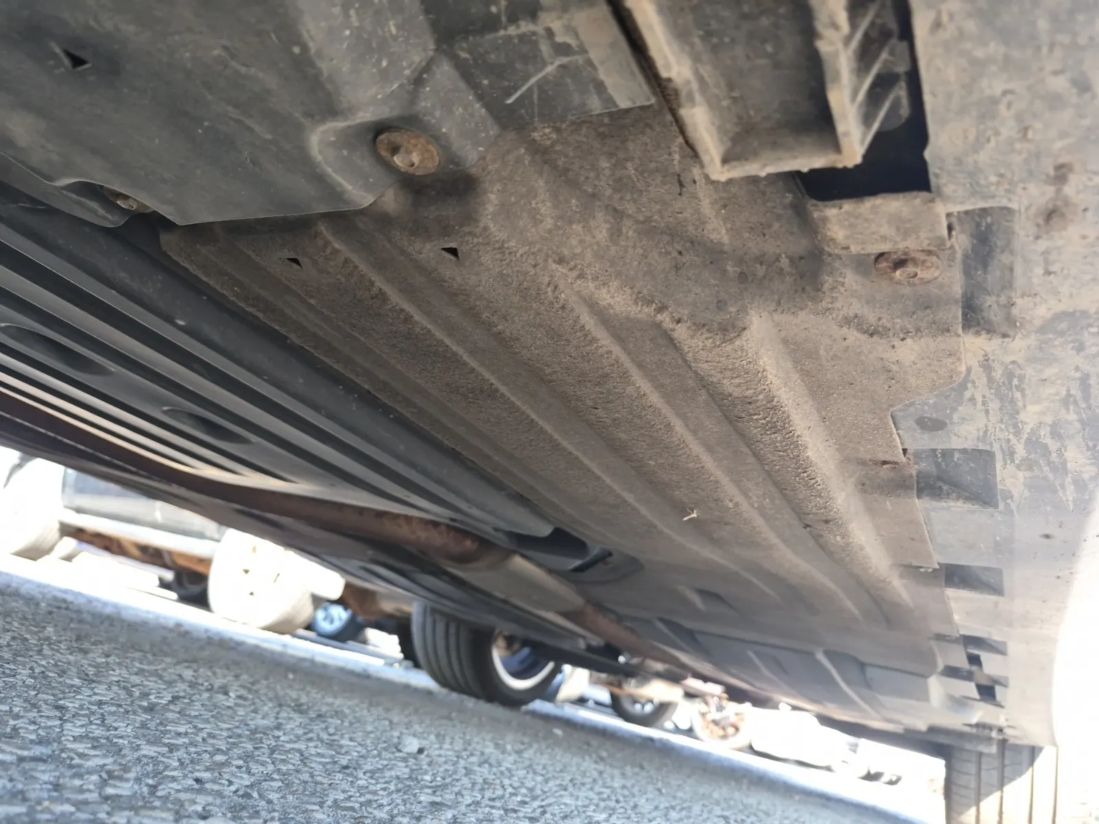 Undercarriage - Driver Photo
