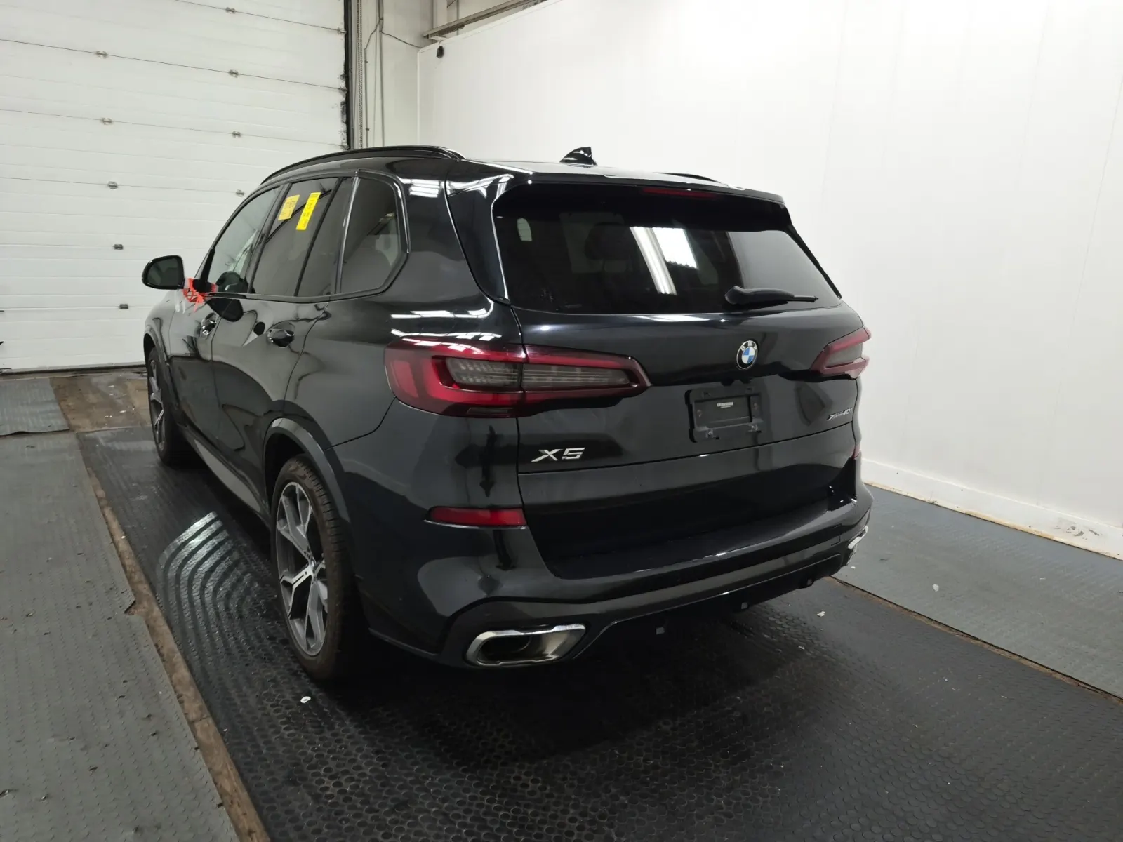 Driver Rear 3/4 Photo