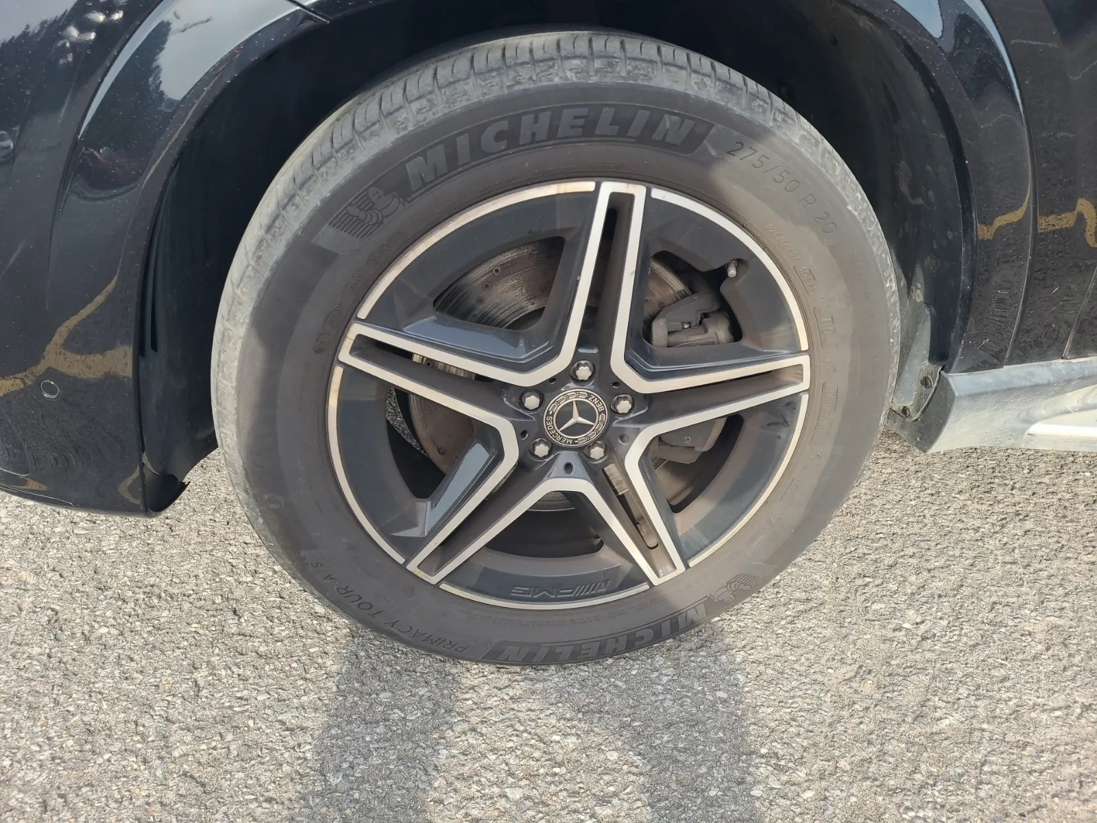 Front driver wheel/tire photo