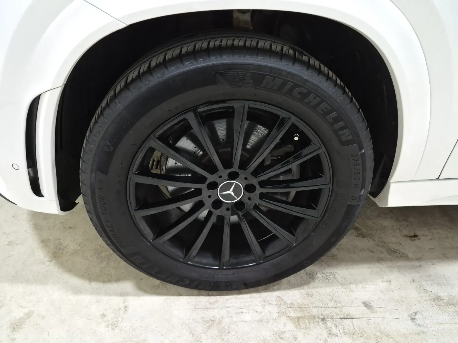 Front driver wheel/tire photo