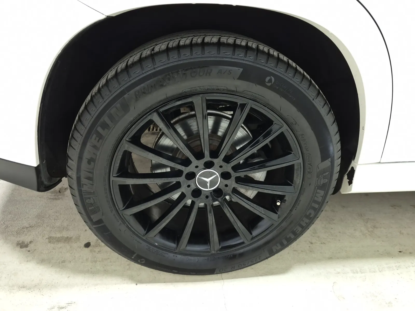 Right Rear Wheel/Tire Photo