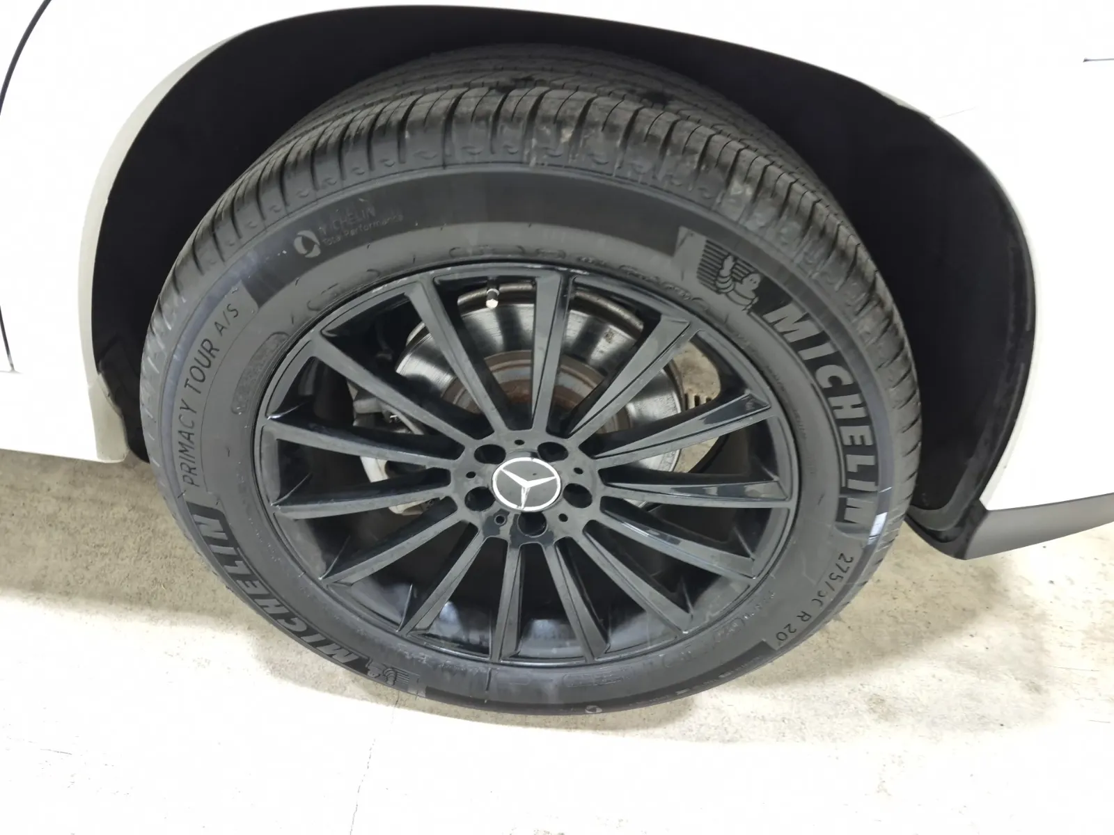 Left Rear Wheel/Tire Photo