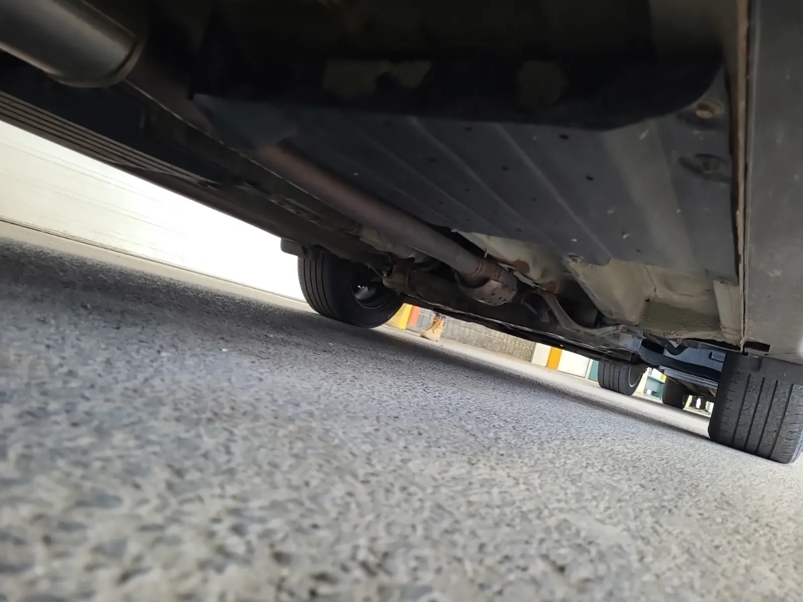 Undercarriage - Passenger Photo