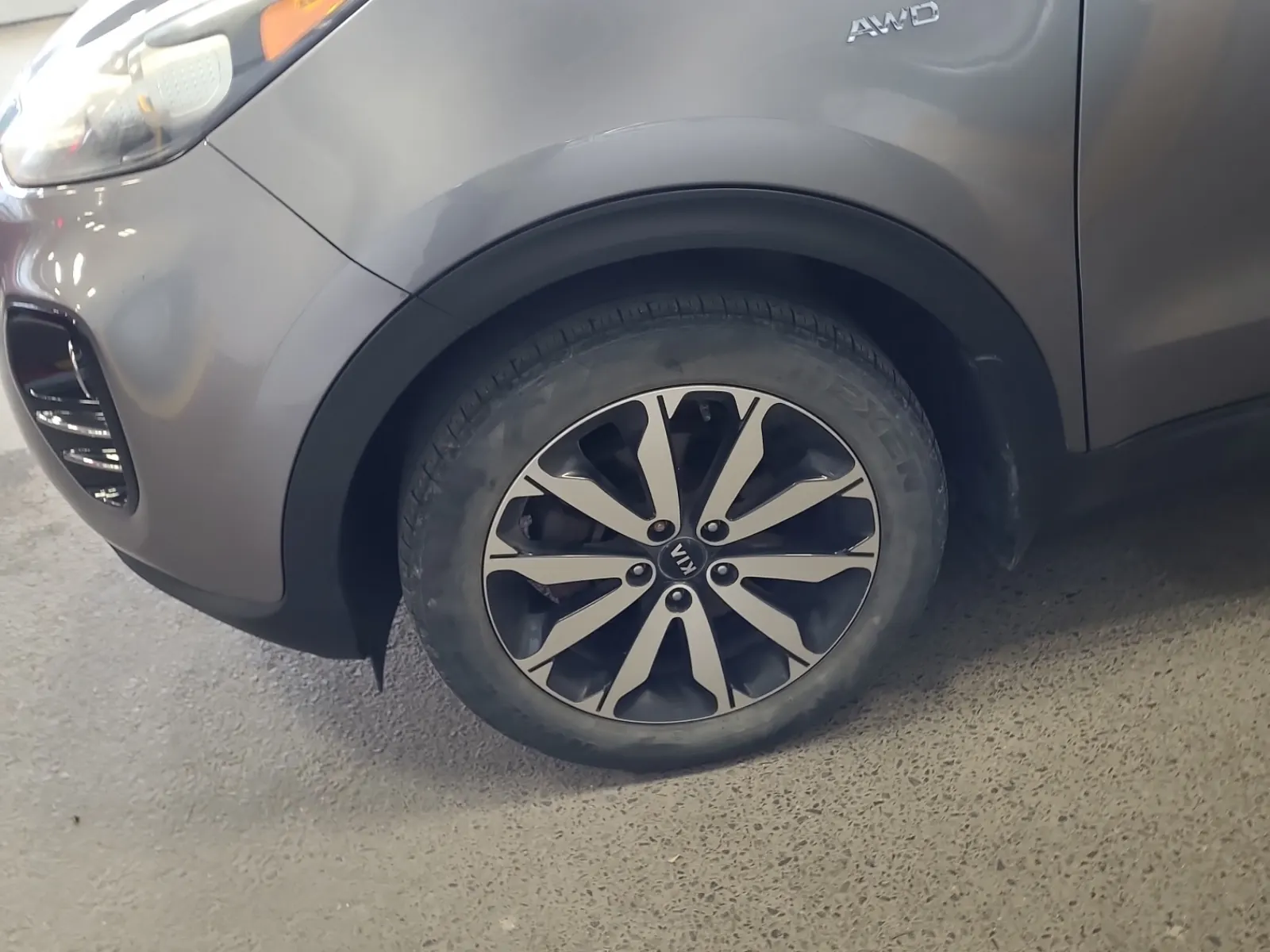 Front driver wheel/tire photo