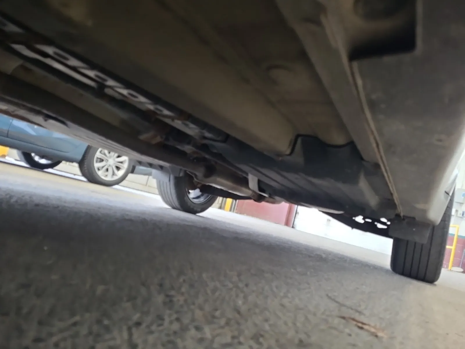 Undercarriage - Driver Photo