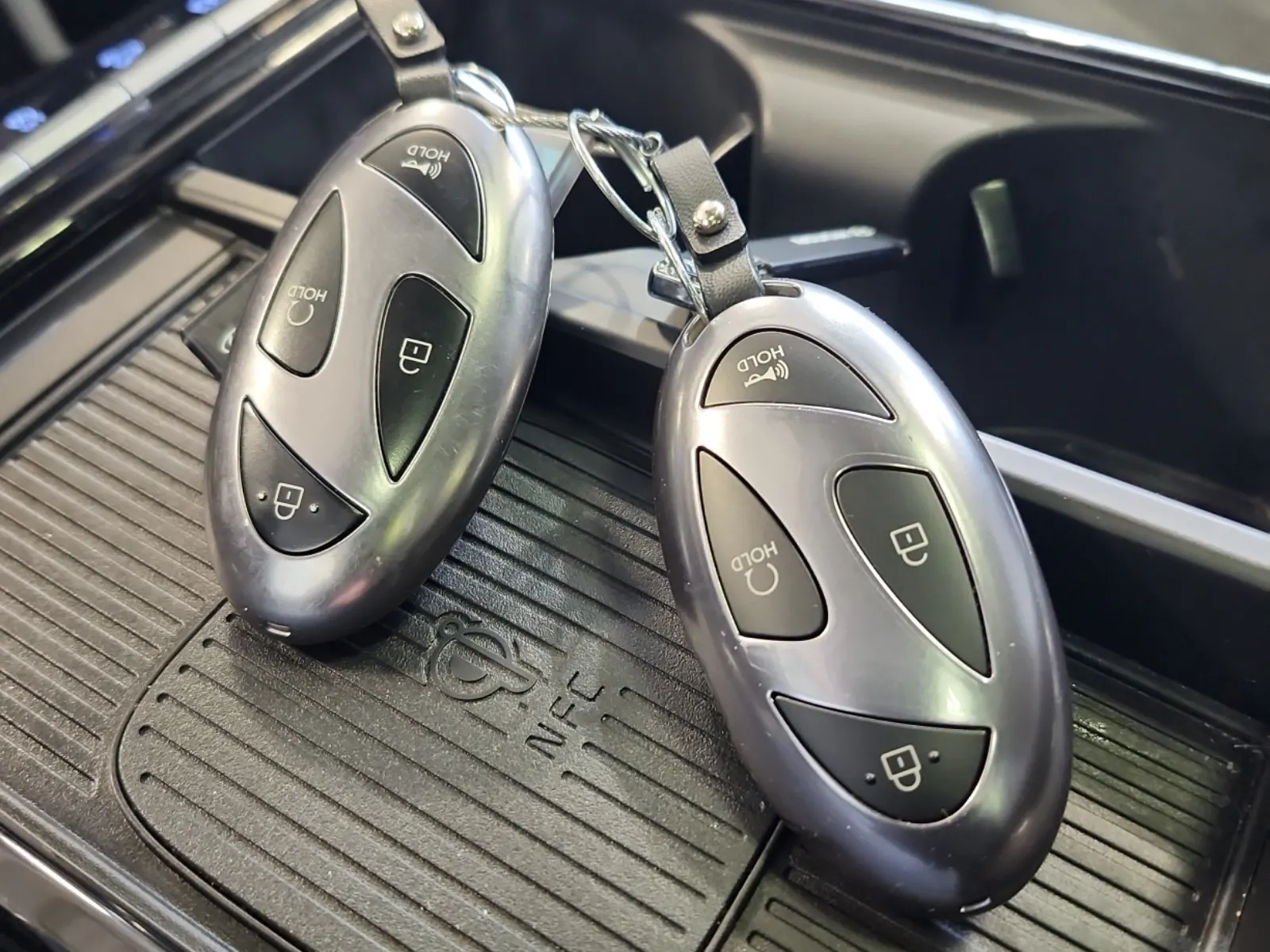 Keys/Fobs/Manual Photo