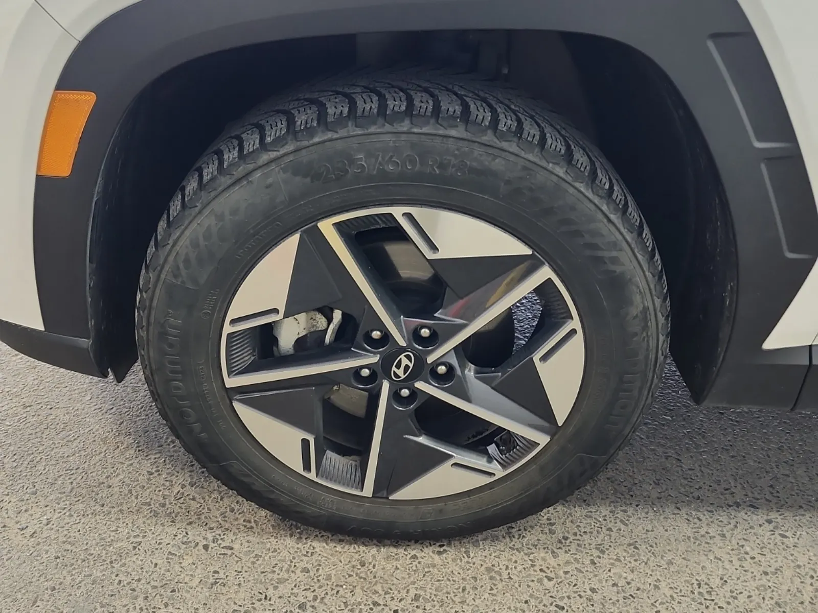 Front driver wheel/tire photo