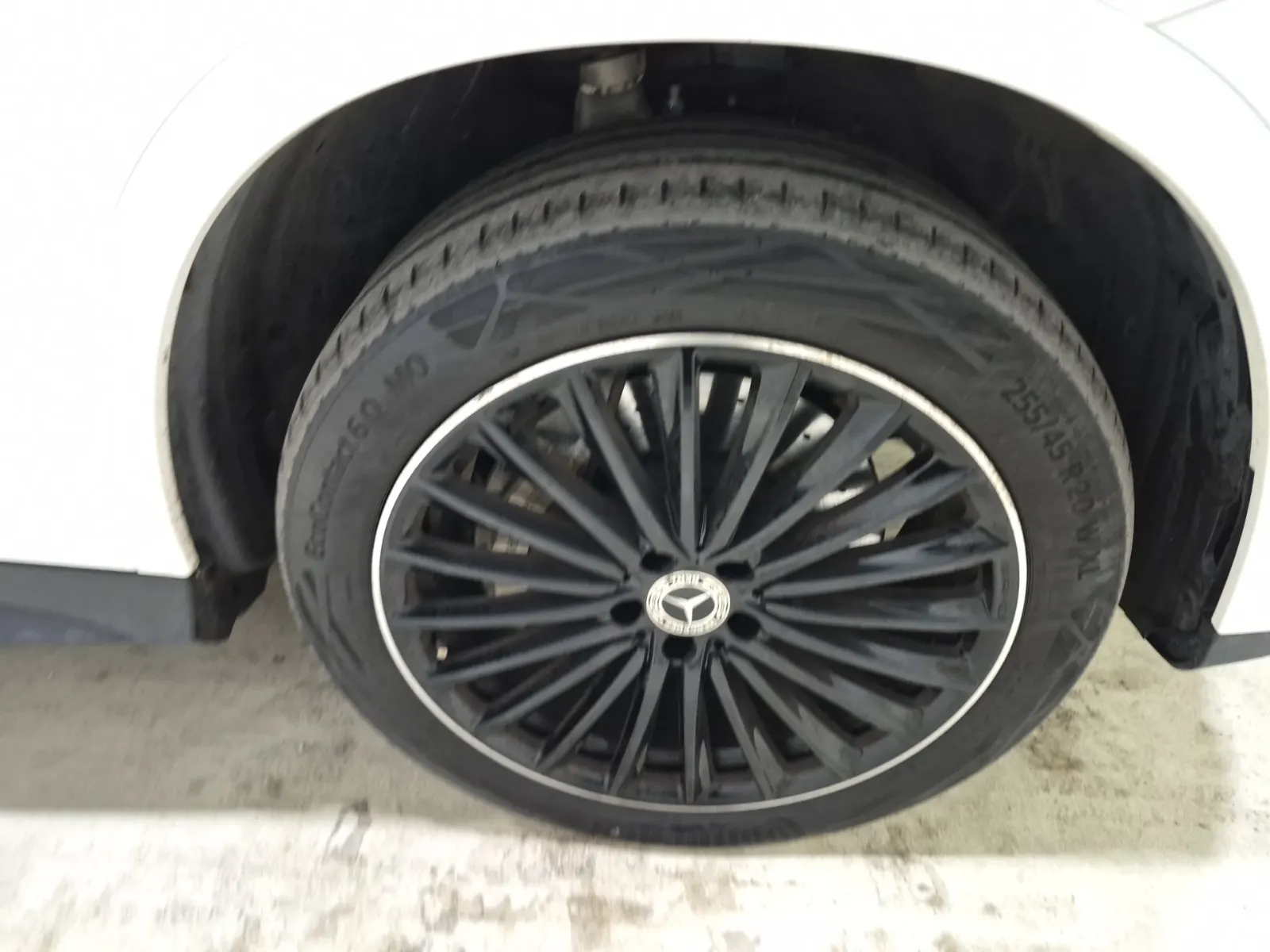 Right Front Wheel/Tire Photo