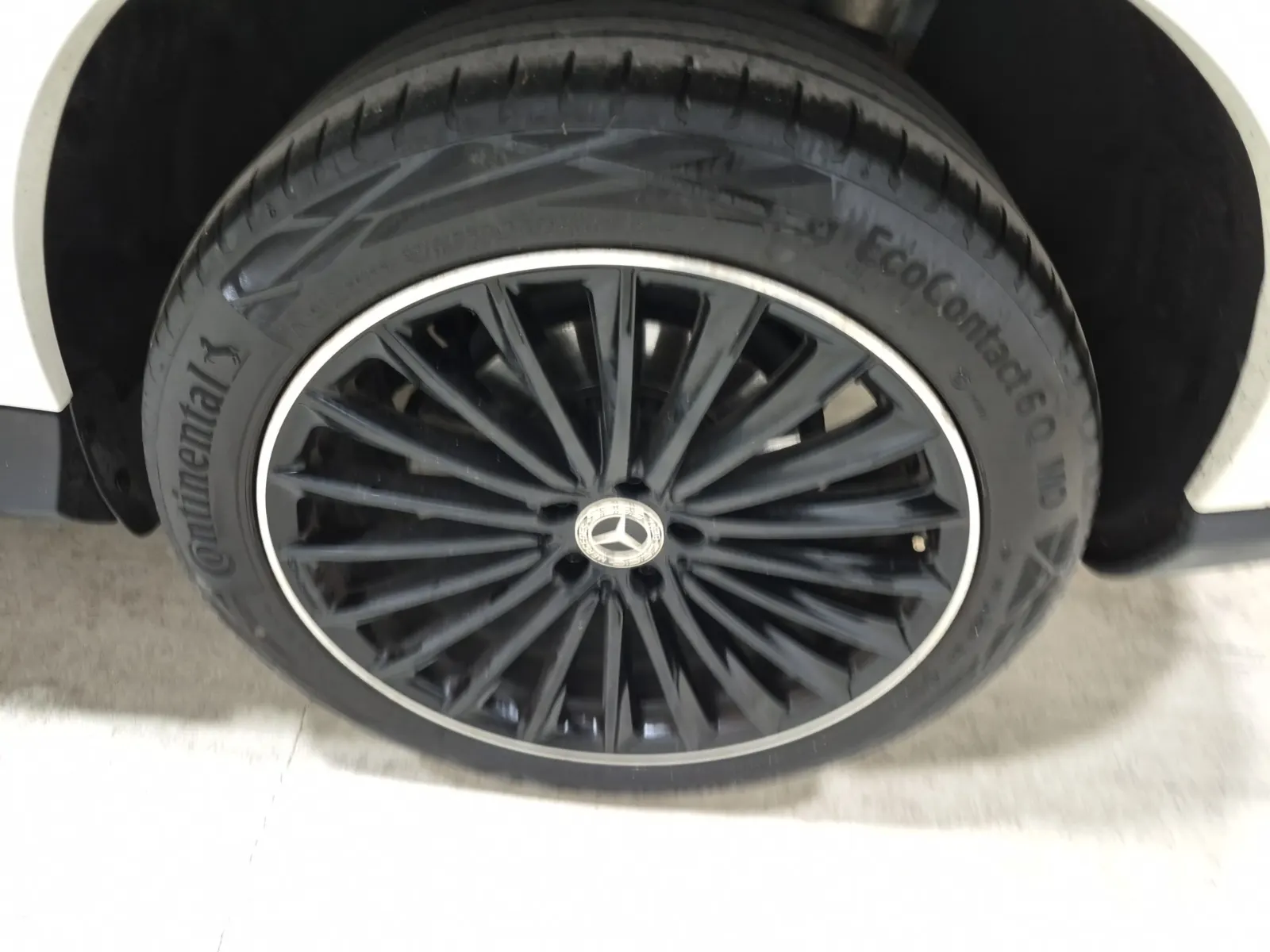 Left Rear Wheel/Tire Photo