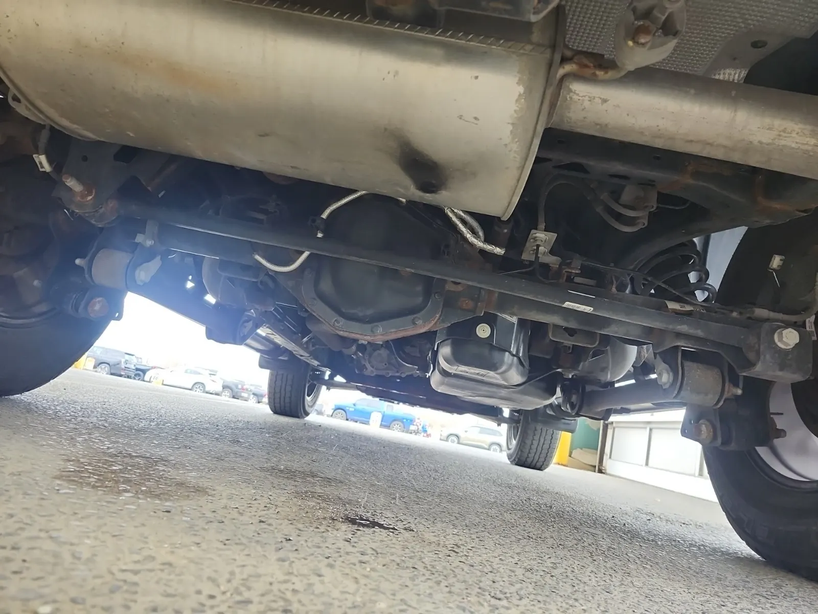 Undercarriage - Rear Photo