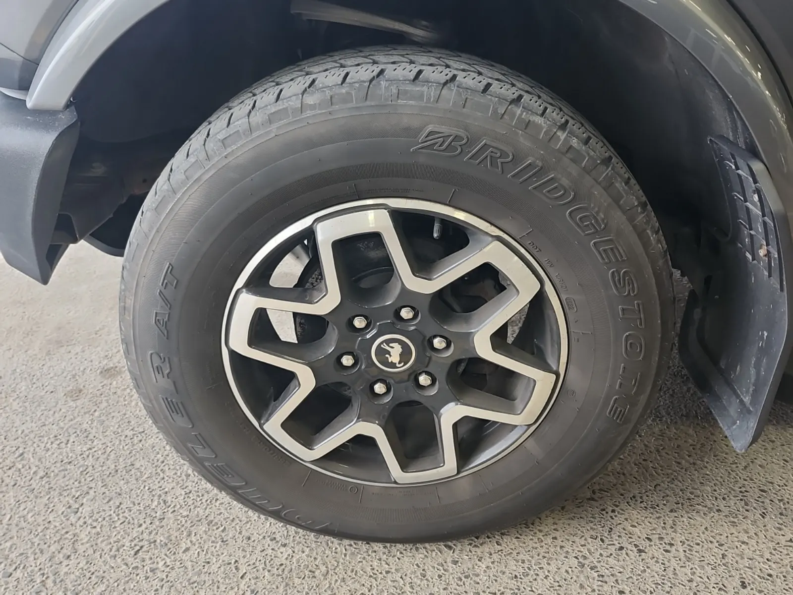 Front driver wheel/tire photo