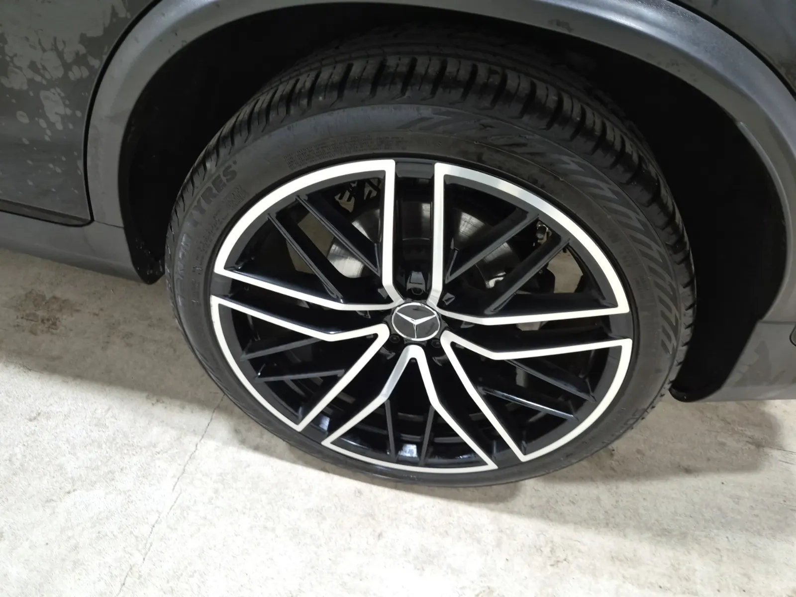 Left Rear Wheel/Tire Photo