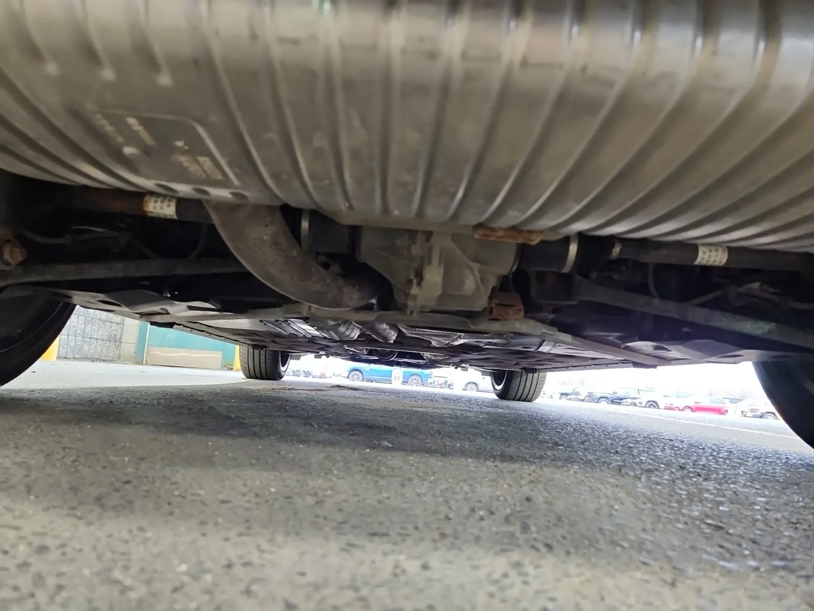 Undercarriage - Rear Photo