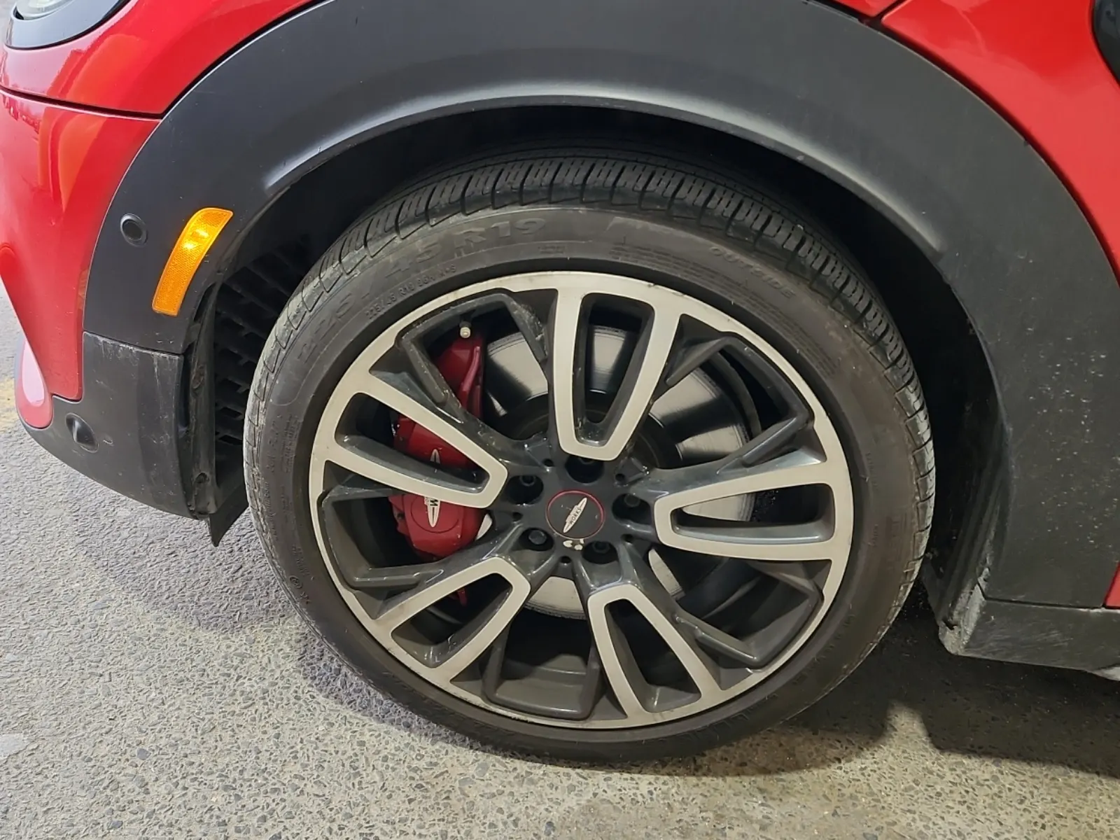 Front driver wheel/tire photo