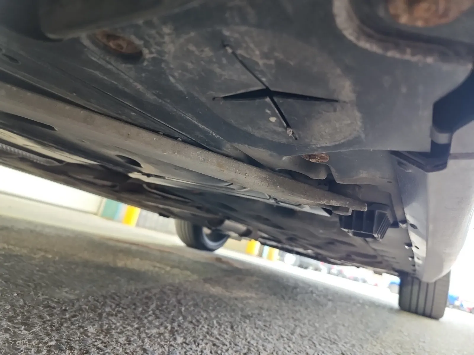 Undercarriage - Passenger Photo