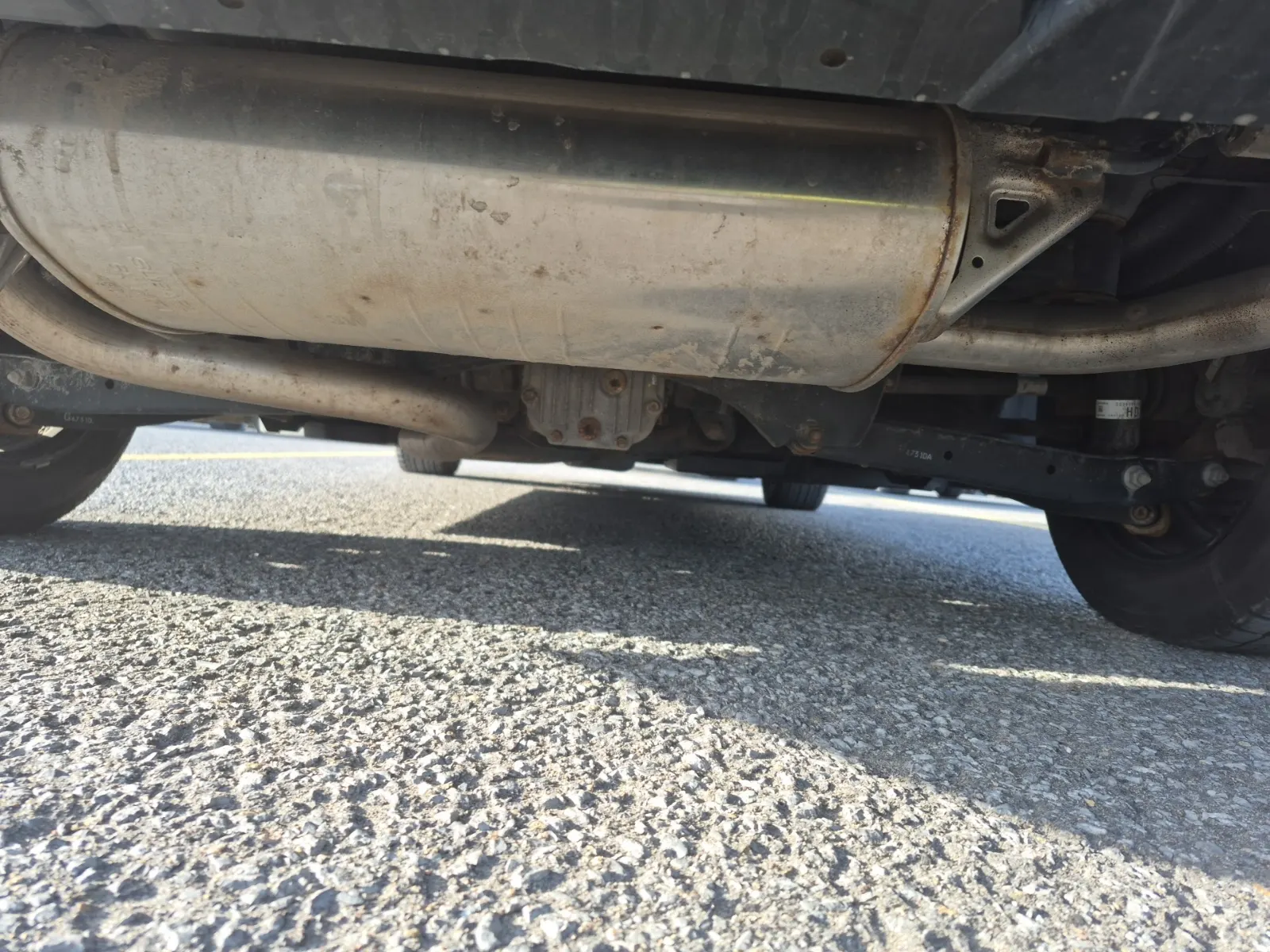 Undercarriage - Rear Photo