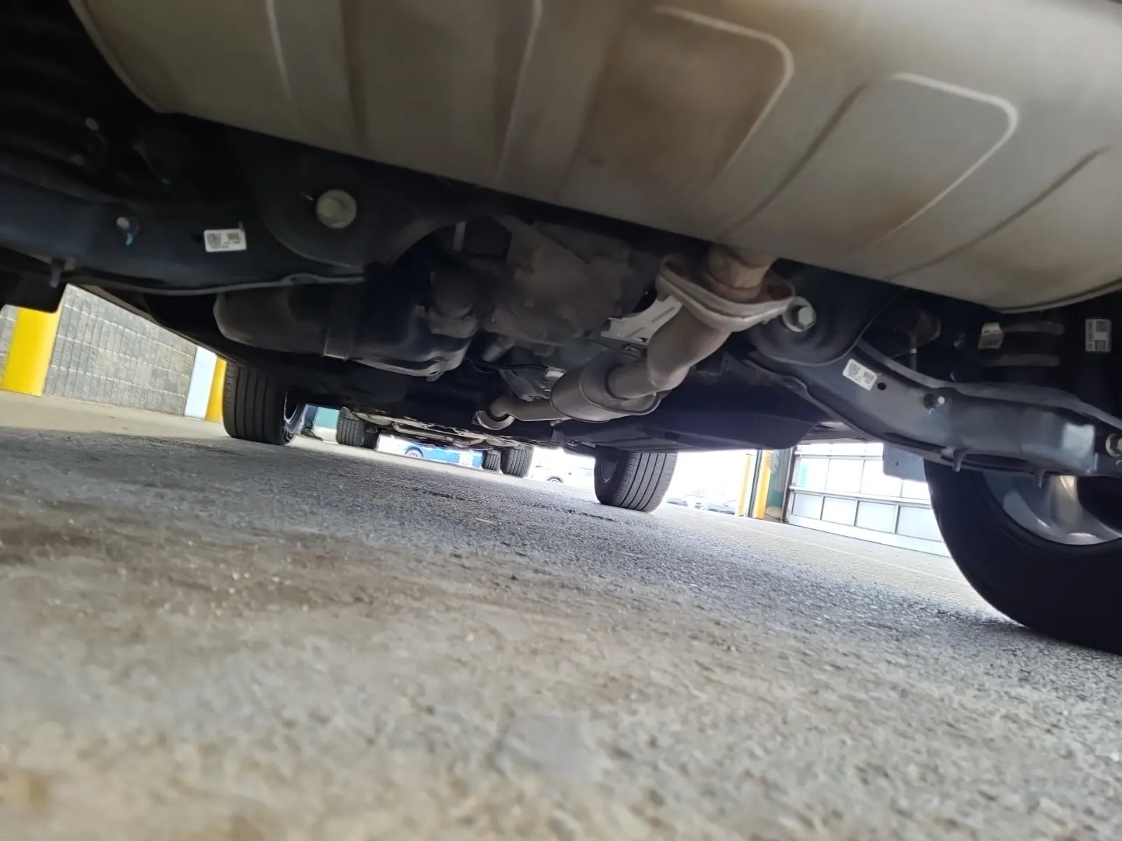 Undercarriage - Rear Photo