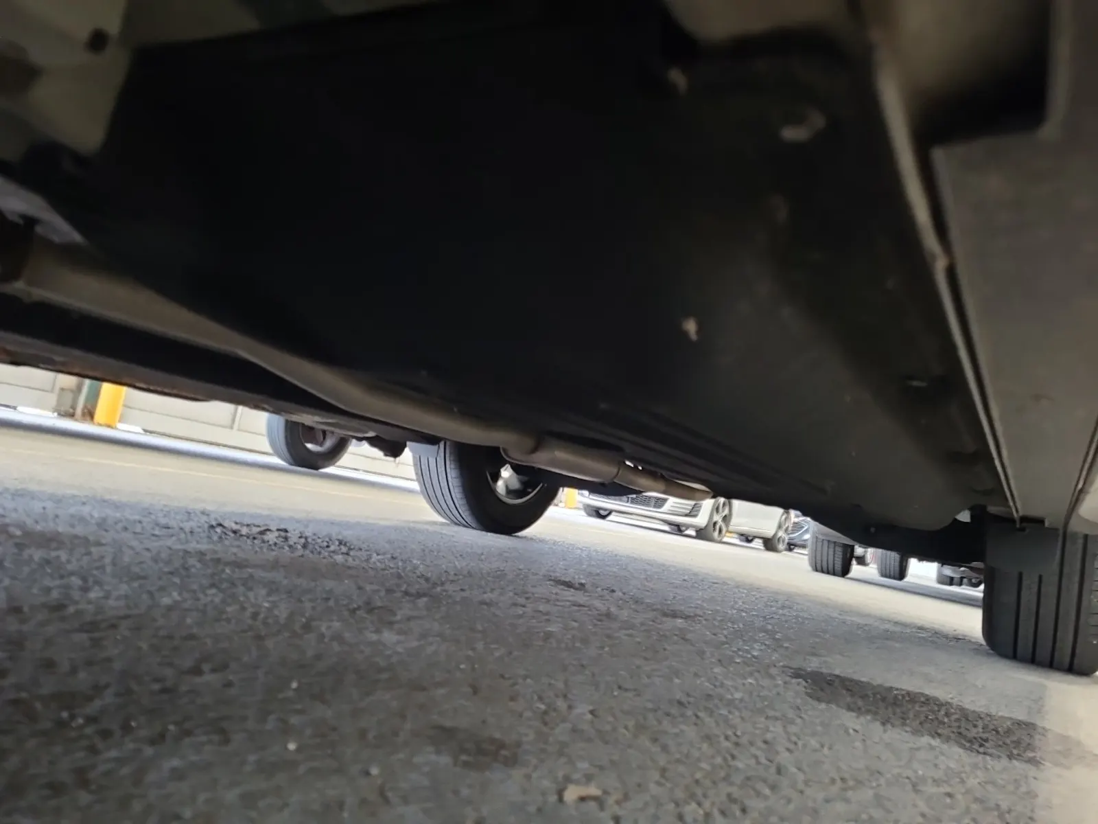 Undercarriage - Driver Photo