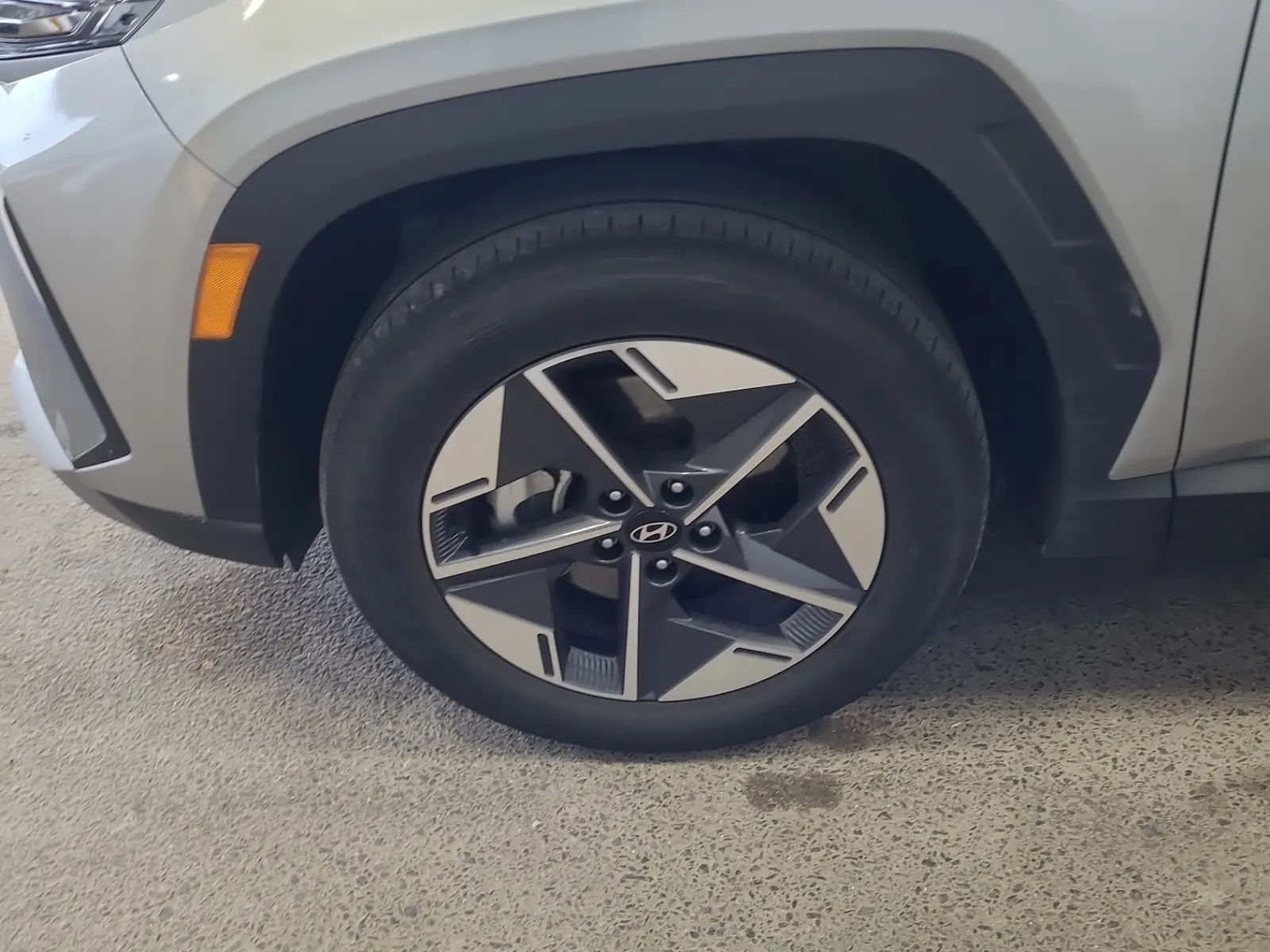 Front driver wheel/tire photo