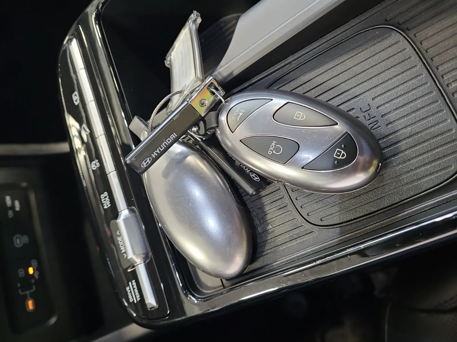 Keys/Fobs/Manual Photo