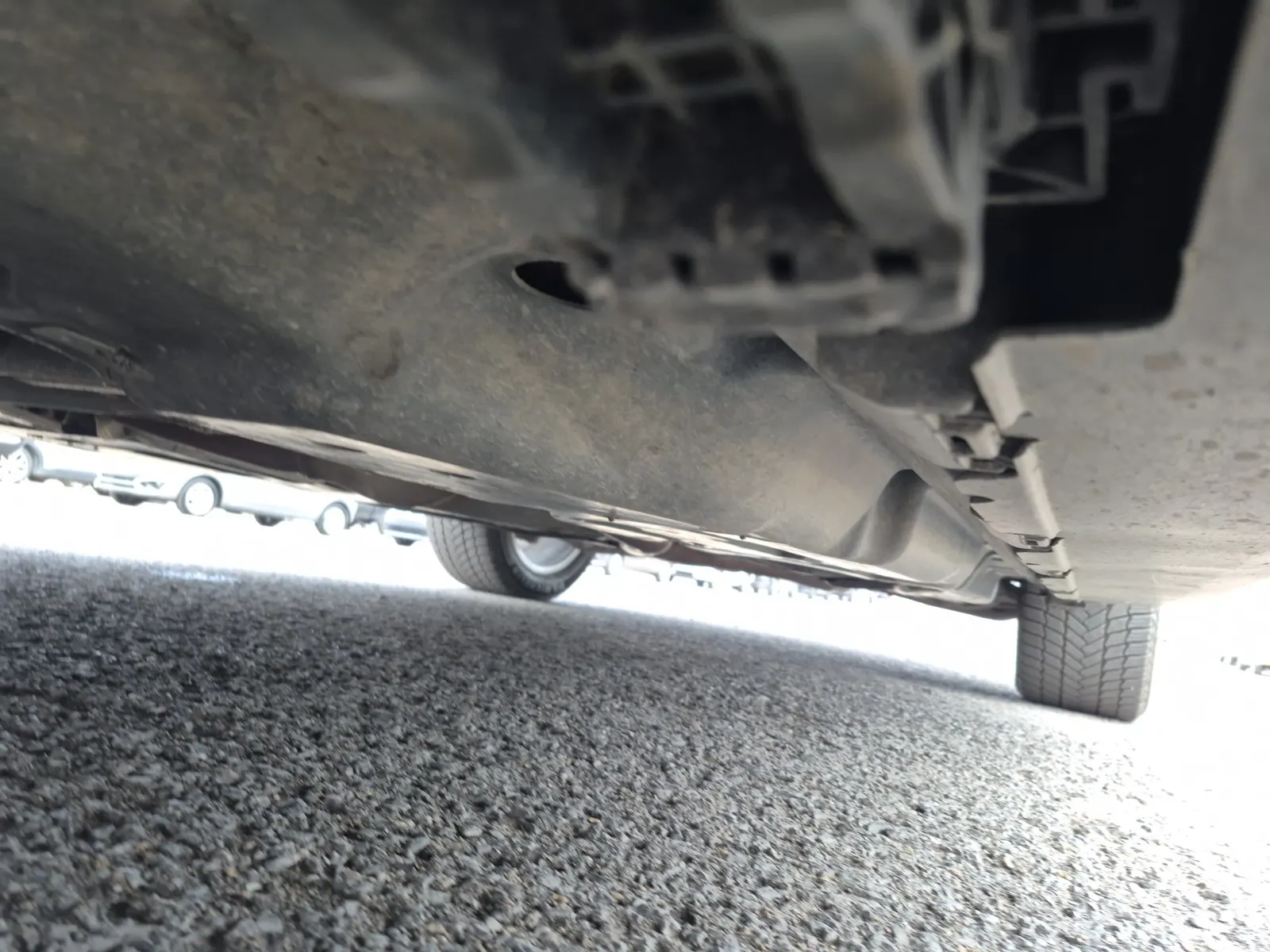 Undercarriage - Driver Photo