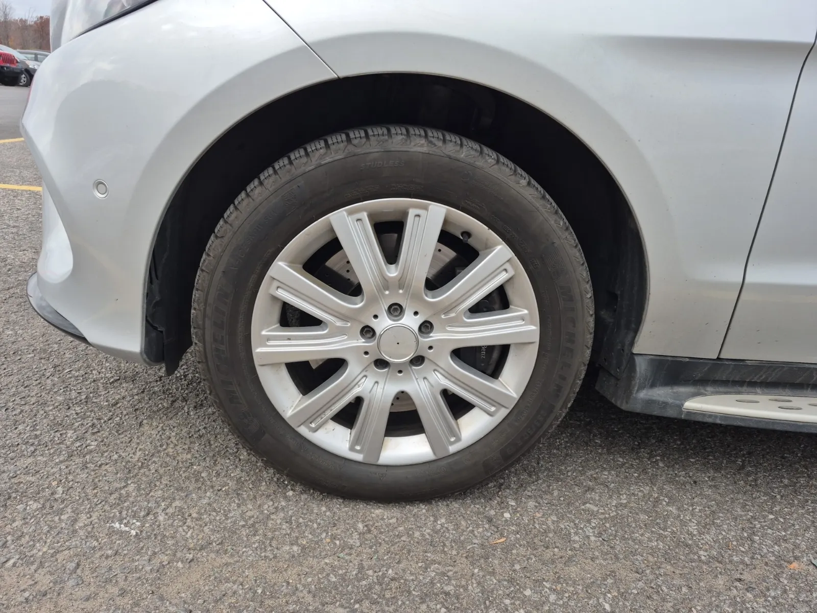Front driver wheel/tire photo